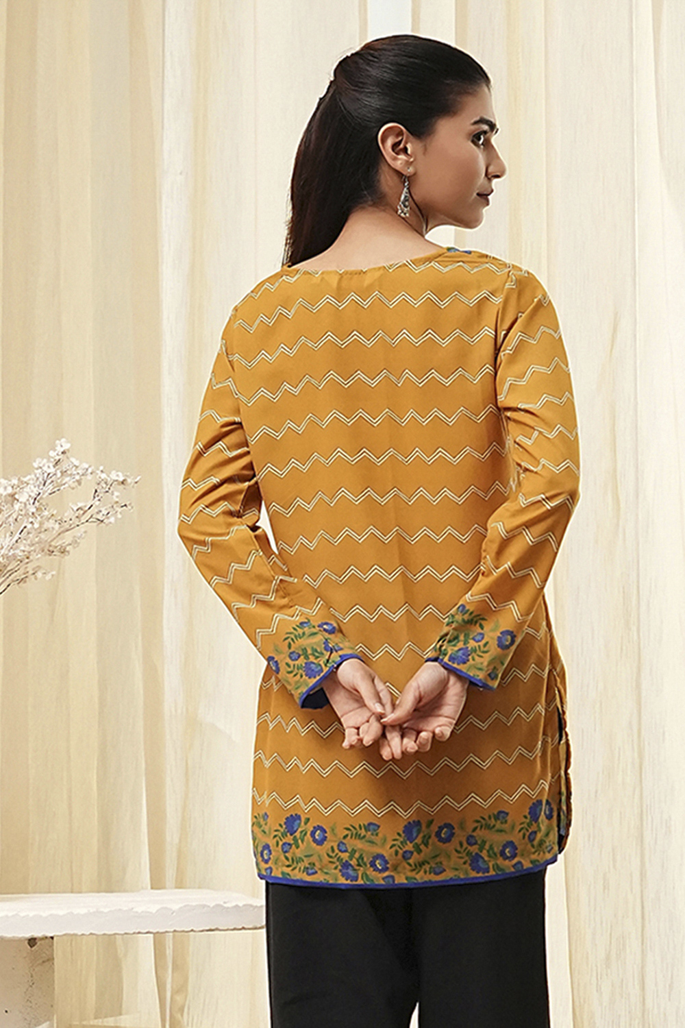 Mustard Yellow Printed Straight Short Kurta image number 3