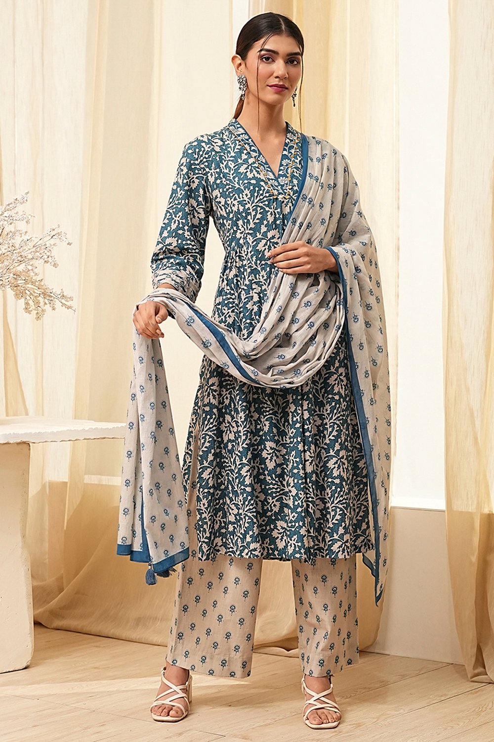 Red Cotton Printed Gathered Suit Set image number 6