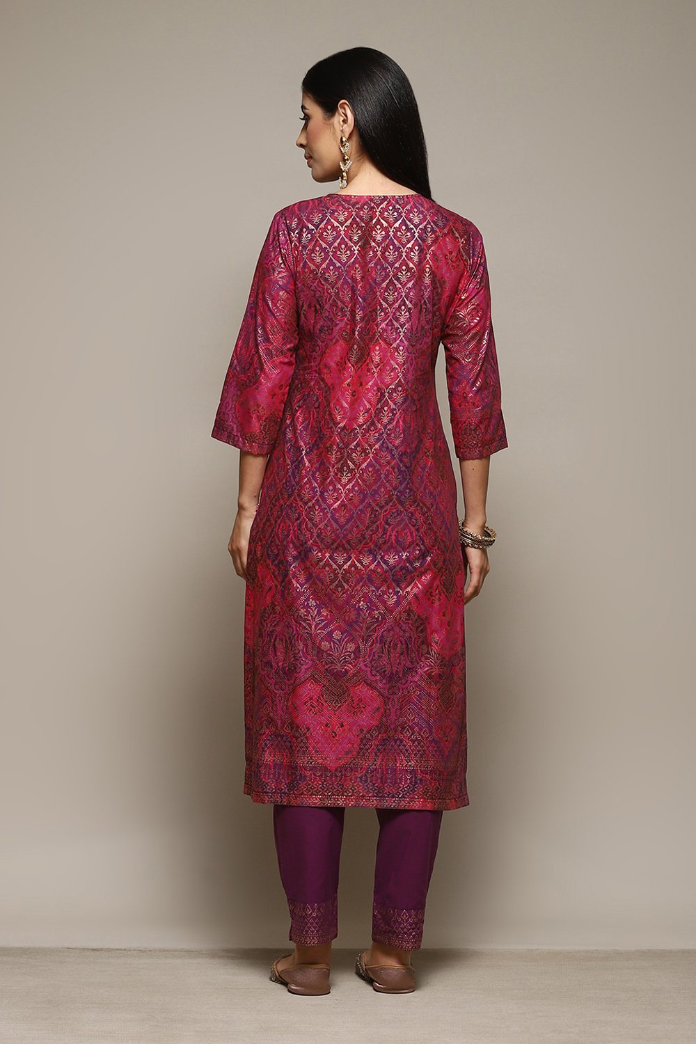 Purple Cambric Straight Printed Kurta Slim Pant Suit Set image number 4