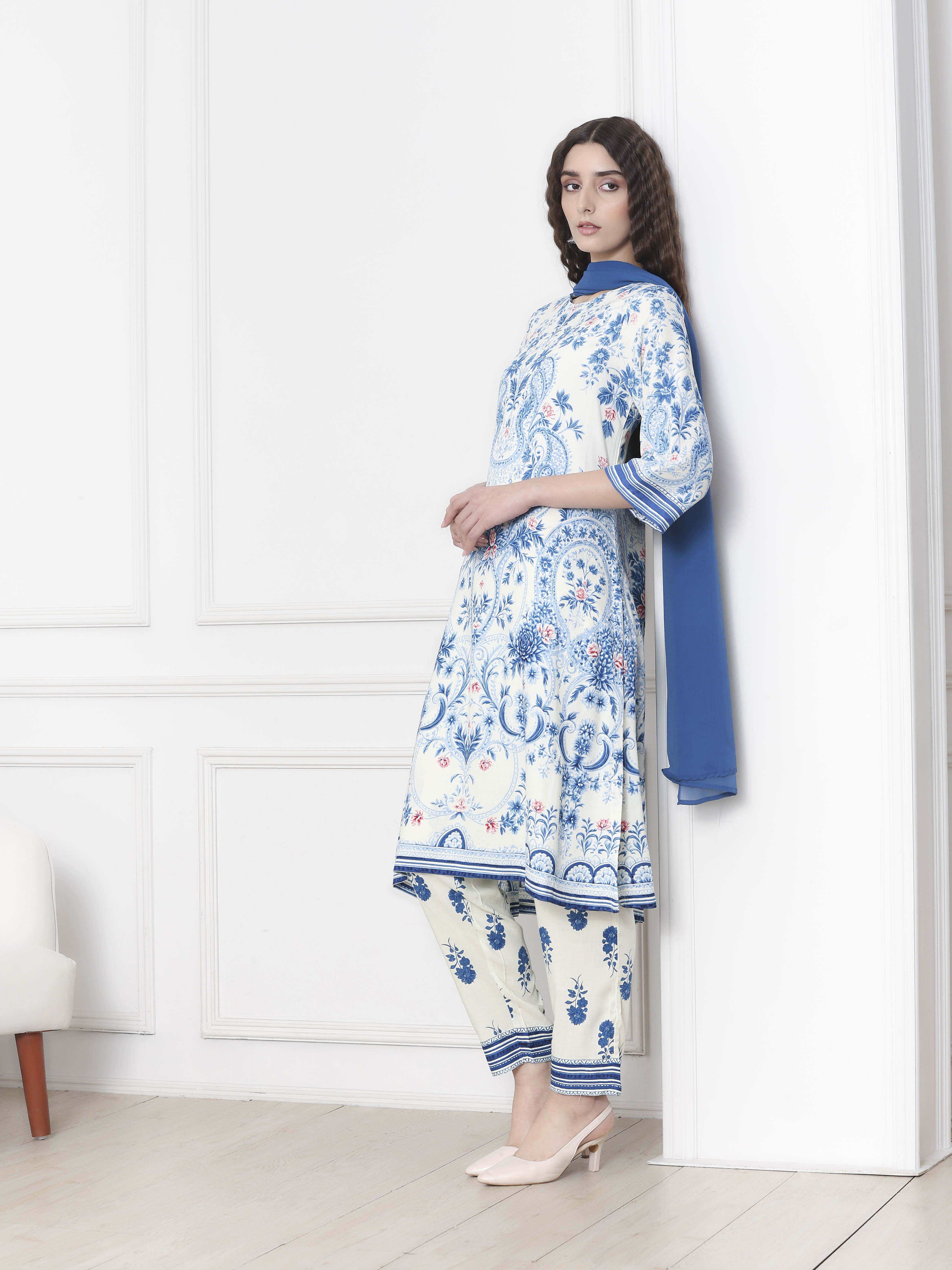 Pink and White Printed Straight Suit Set image number 8