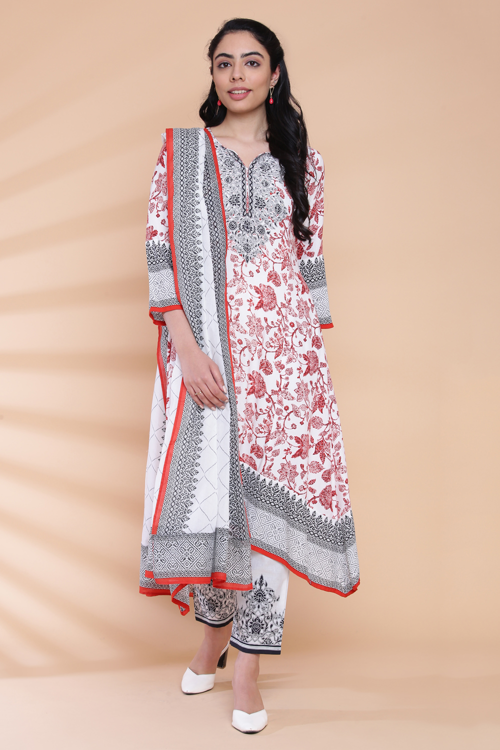 Off White Viscose Straight Kurta Pant Suit Set image number 6