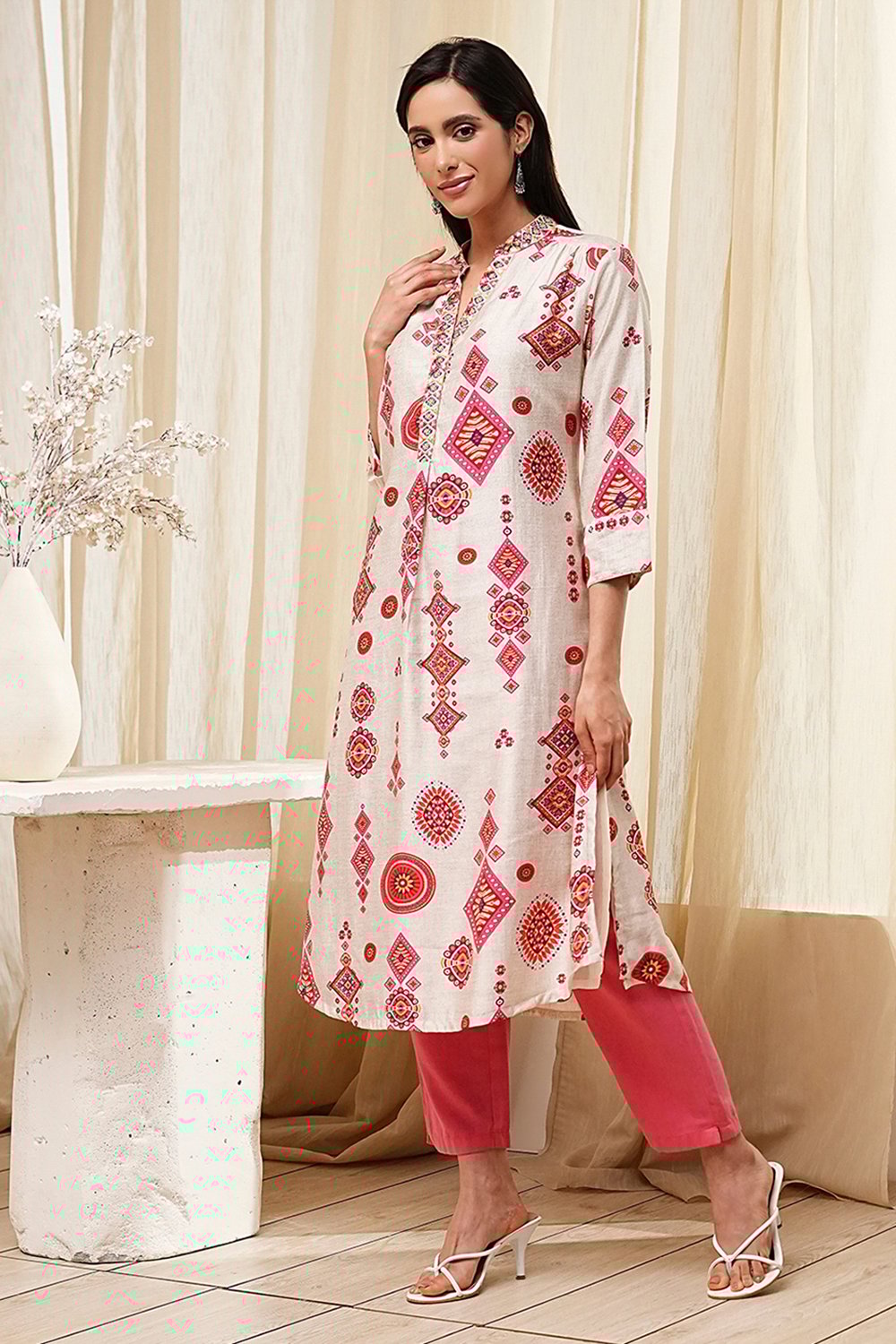 Ecru and Pink Printed Straight Kurta image number 2