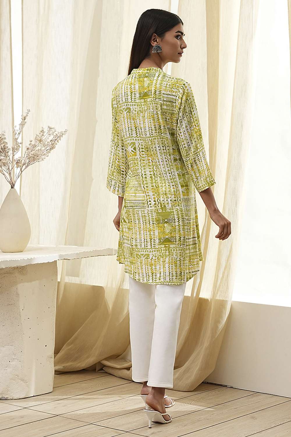 Lime Green Printed Straight Short Kurta image number 3