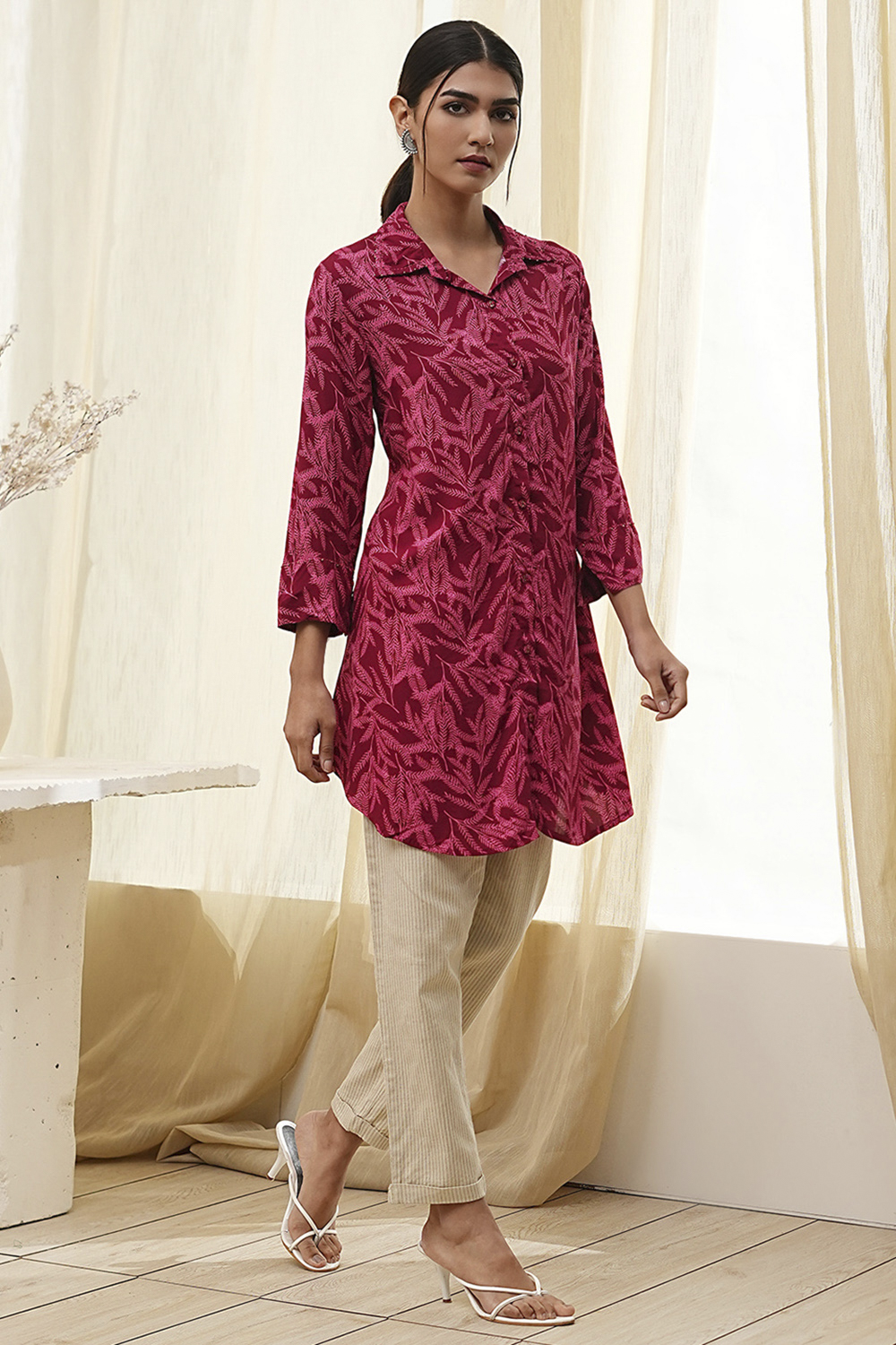 Red Printed Shirt-Style Short Kurta image number 4