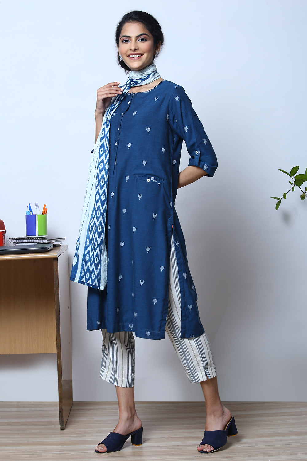 Navy Blue Cotton Straight Kurta Slim Pant Suit Set image number 3