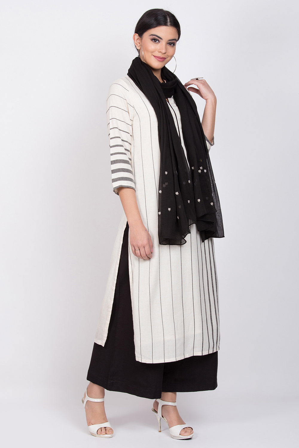 Off White Cotton Straight Kurta Flared Palazzo Suit Set image number 4