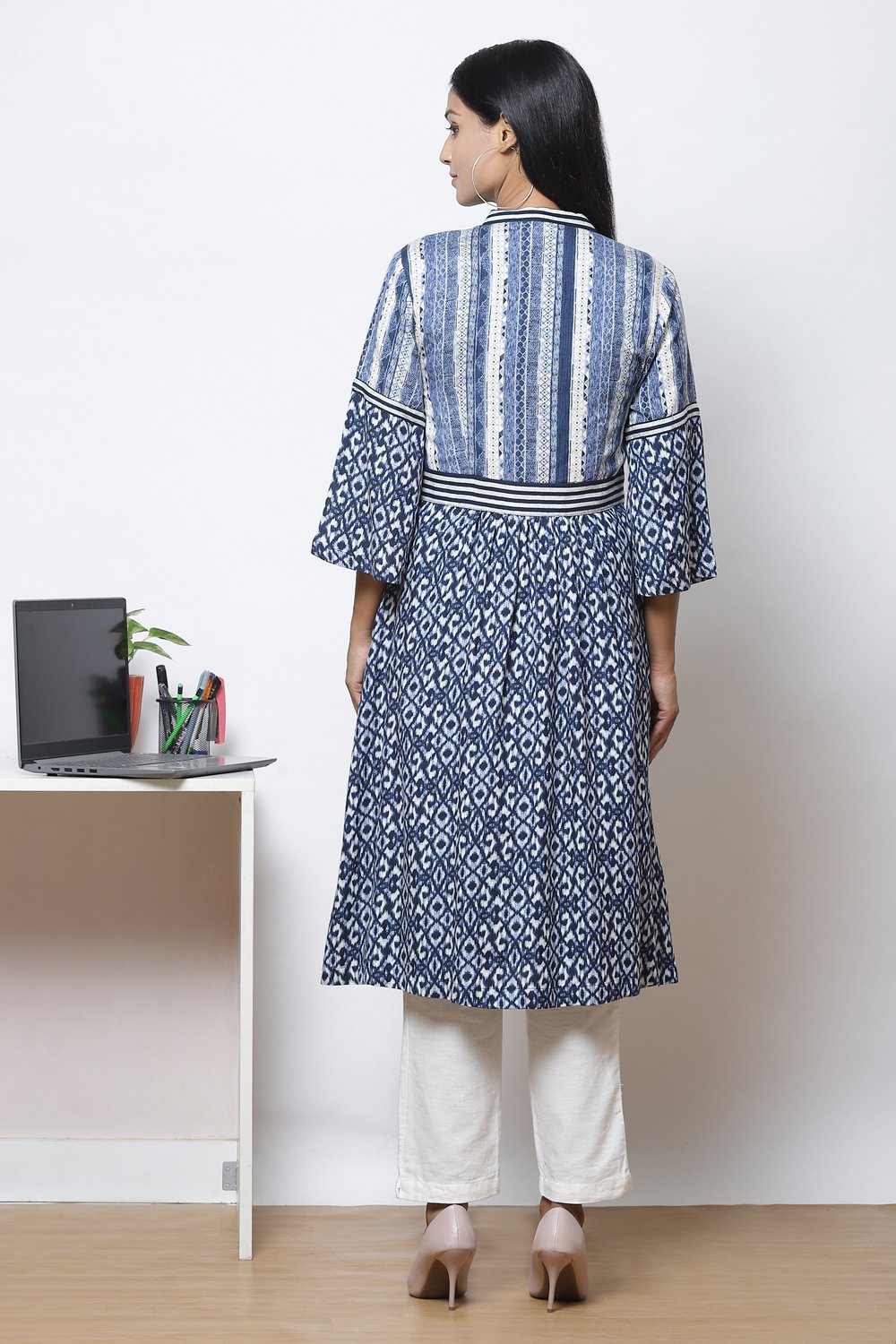 Indigo LIVA Printed Kurta with Jacket image number 6