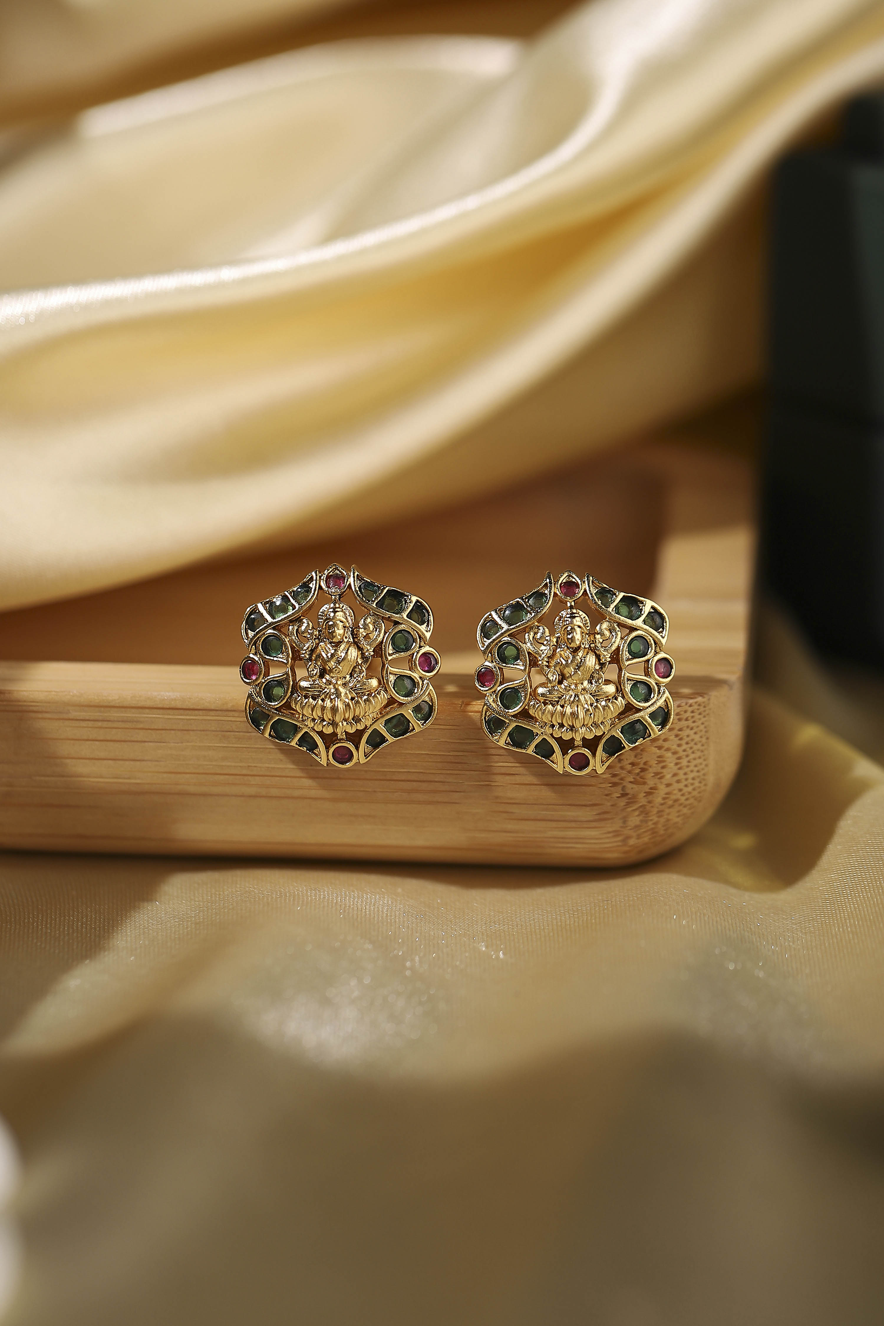 Multicolour Textured Earrings image number 0