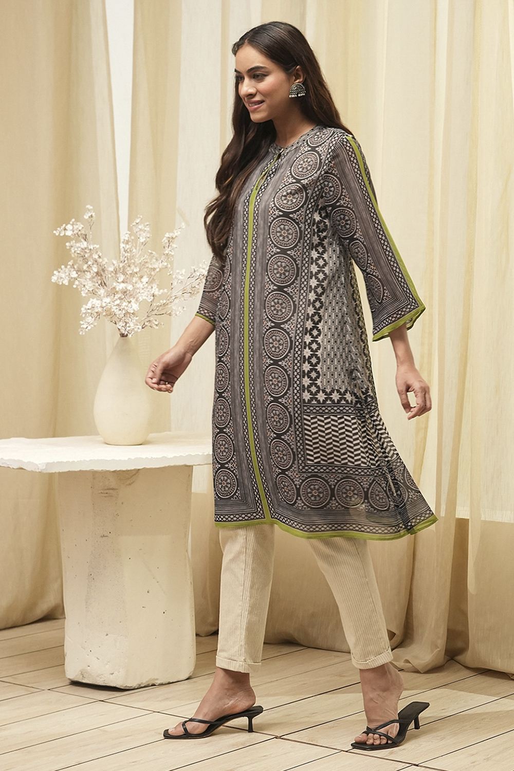 Black Printed Straight Kurta image number 2