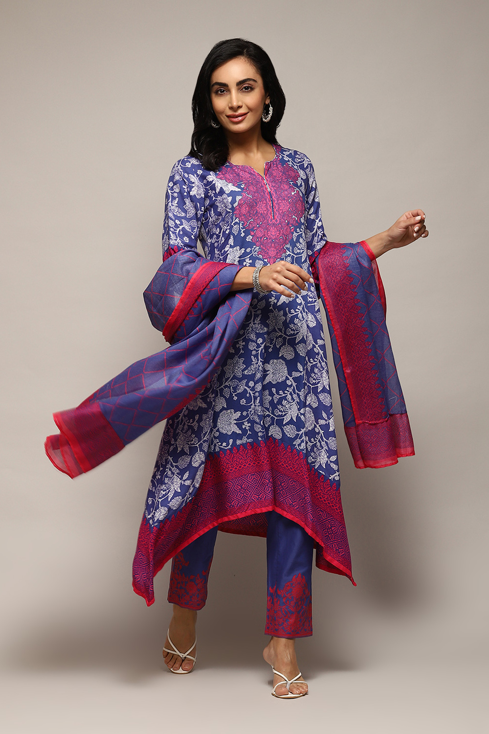 Off White Viscose Straight Printed Kurta Pant Suit Set image number 0