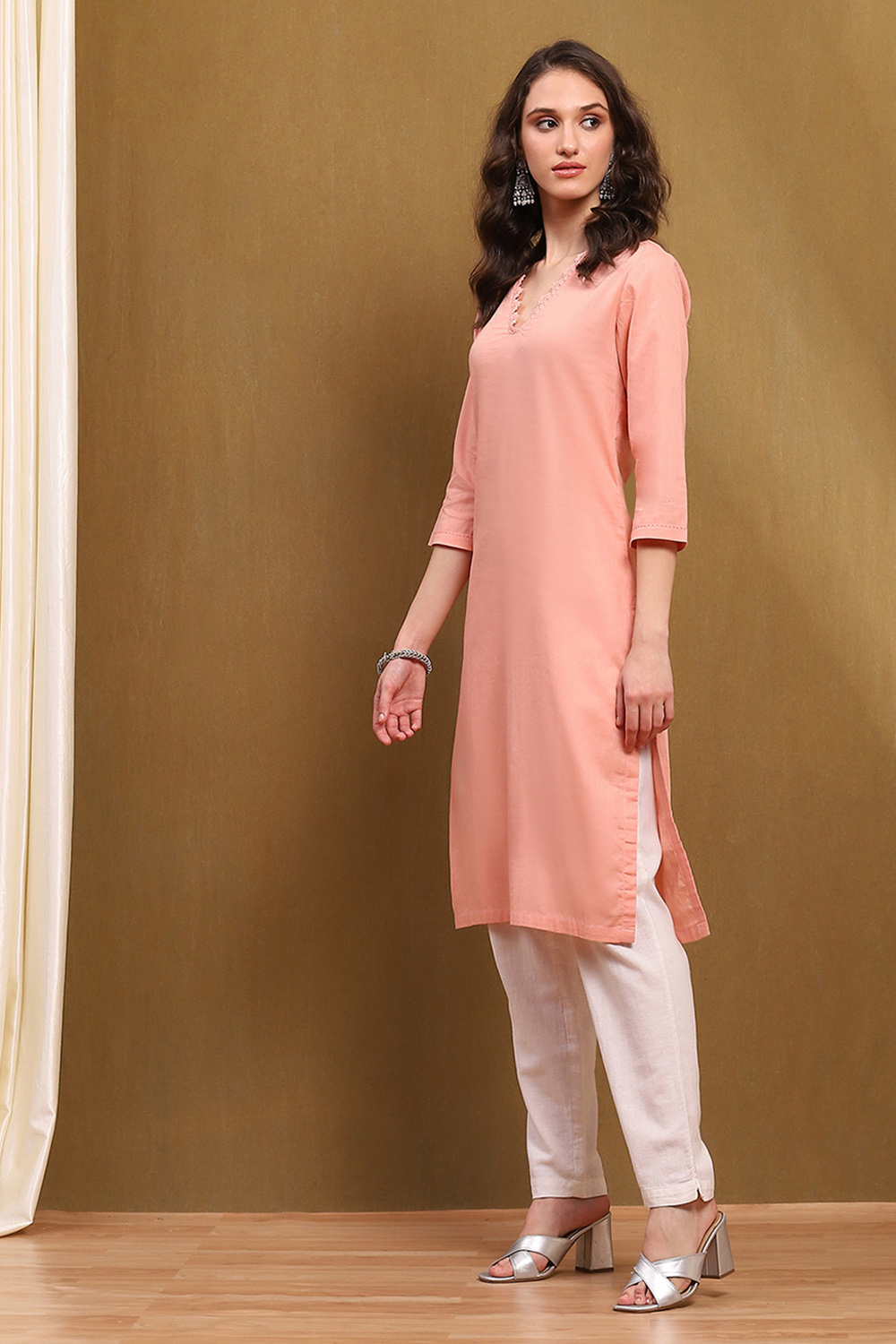 Green Cotton Blend Solid Straight Kurta image number 2