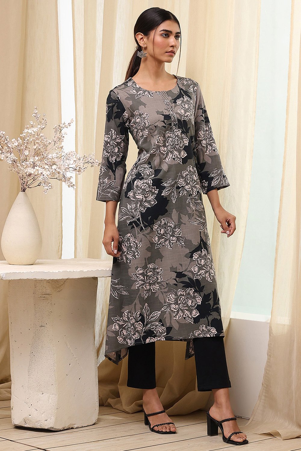 Onion Pink Viscose Rayon Straight Kurta image number 4