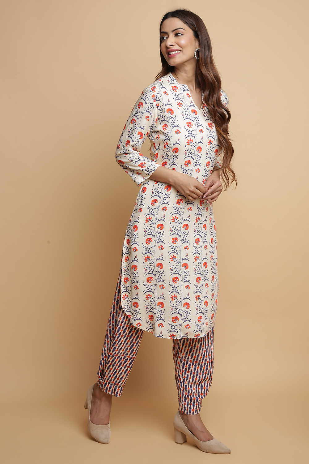 Cream Rayon Straight Kurta Pants Set image number 5