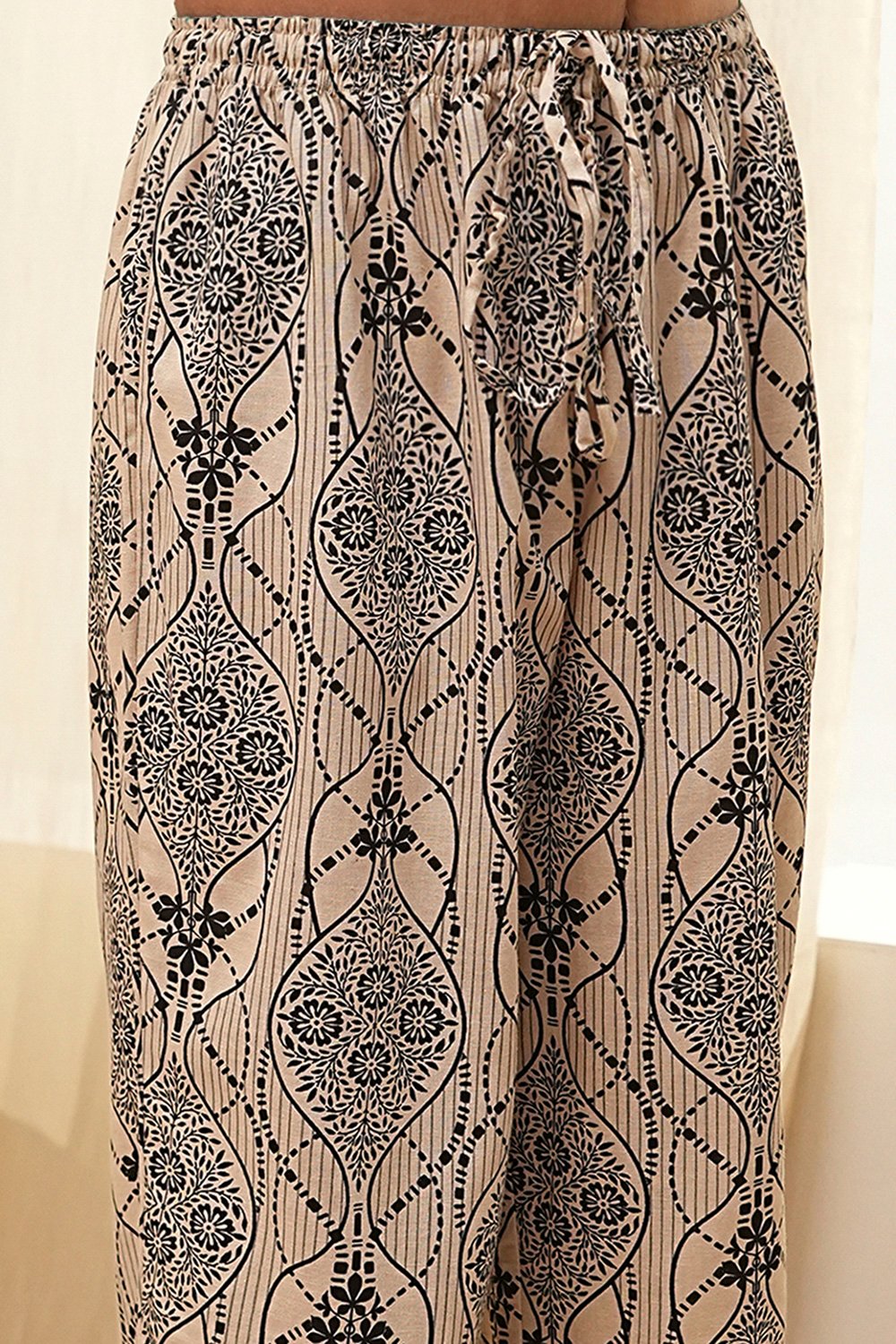 Black and Beige Printed Straight Kurta Set image number 2