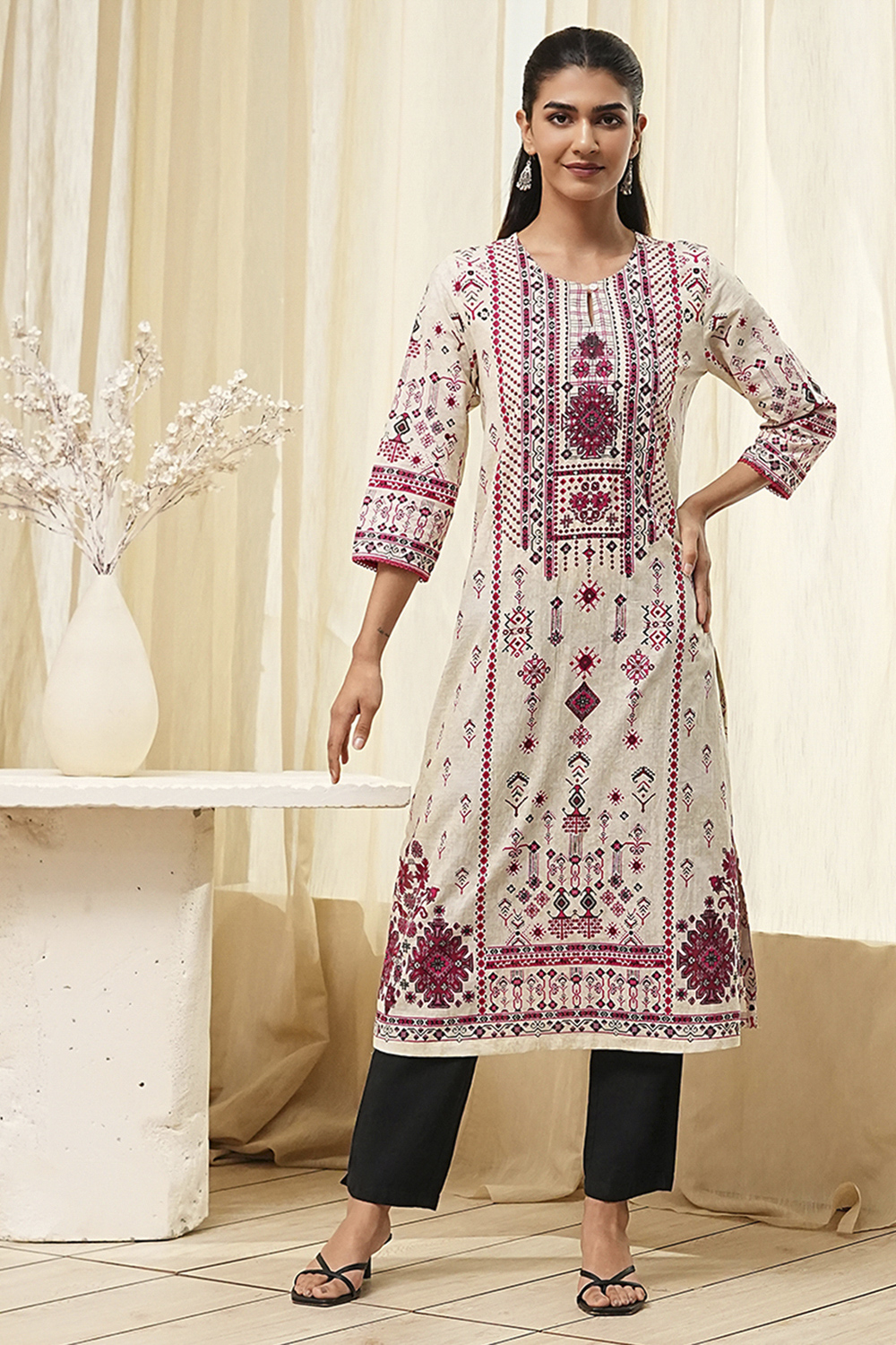 Off-White and Blue Cotton Straight Kurta image number 5