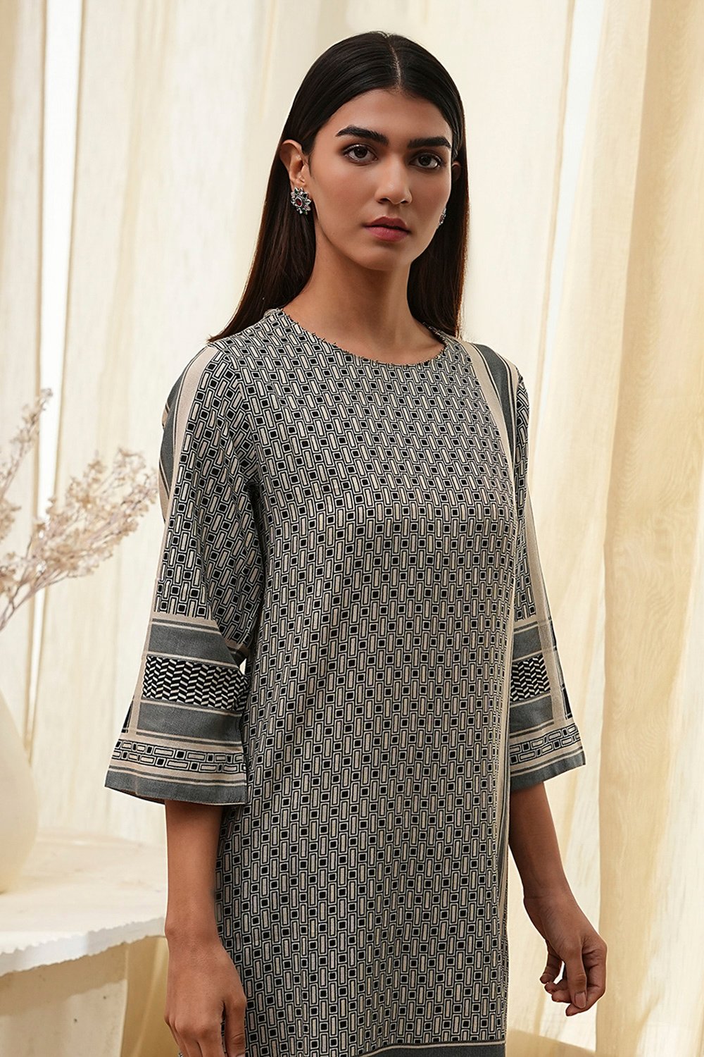 Black and Beige Printed Straight Kurta Set image number 1