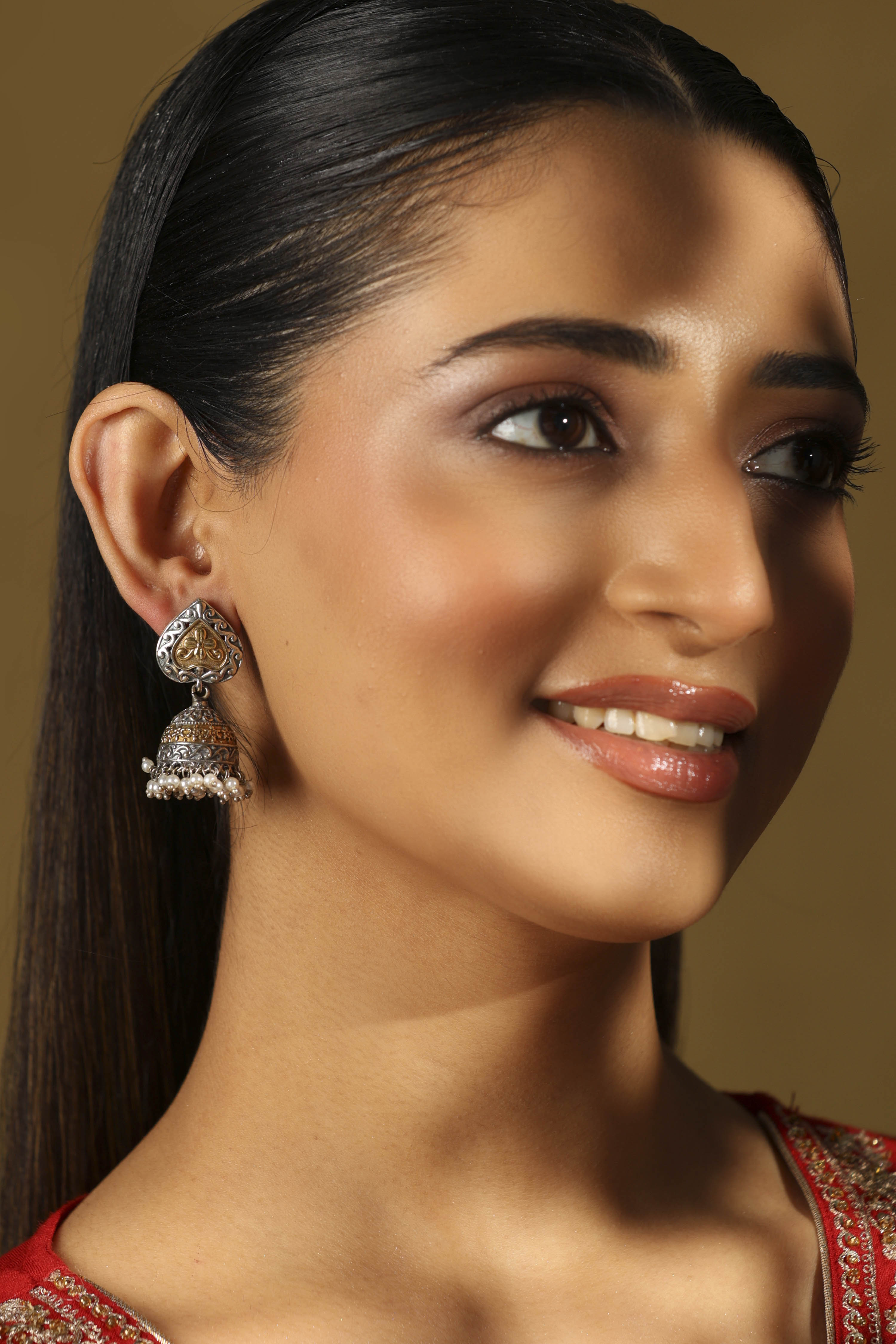 Oxidised Gold Textured Earrings image number 1