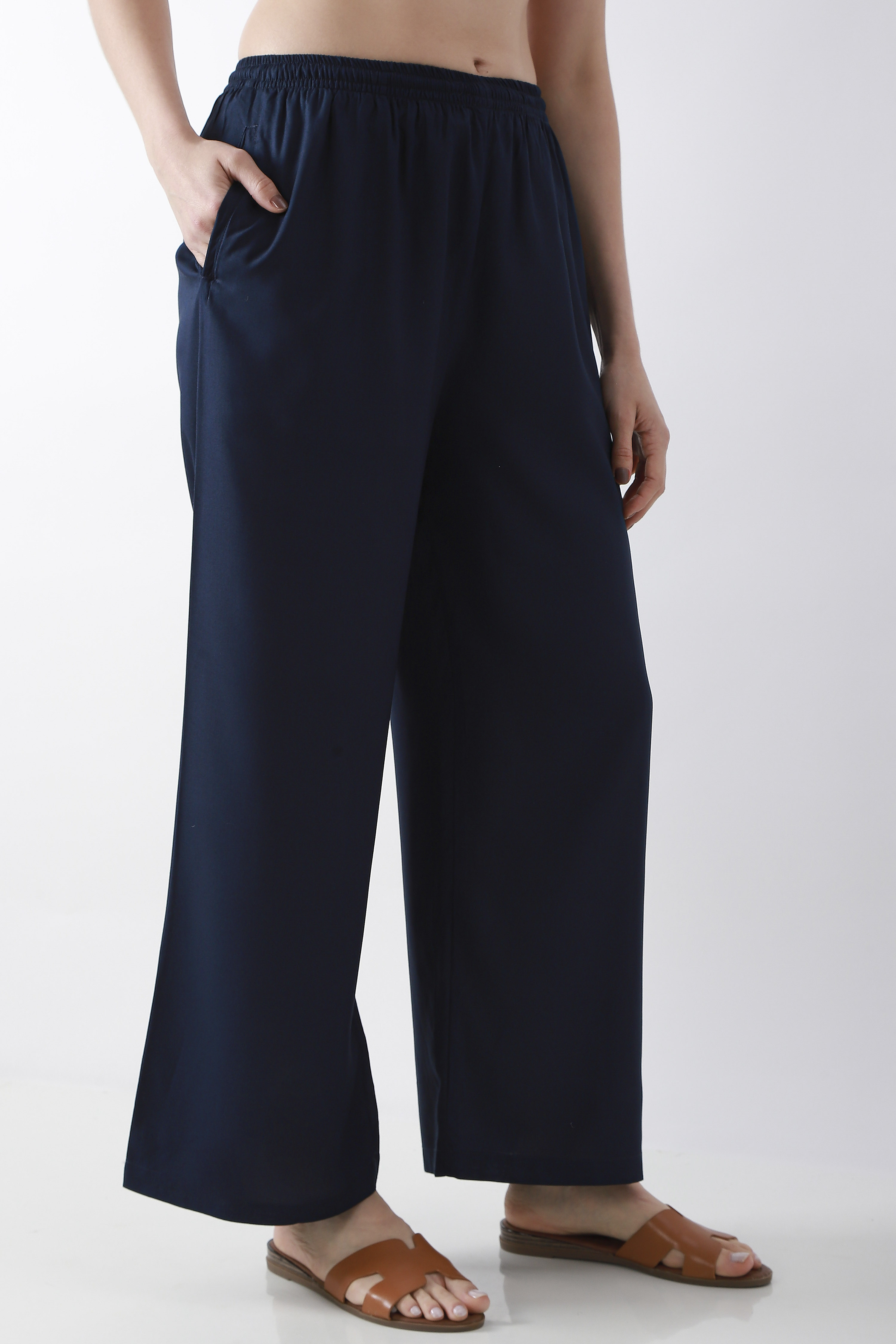 Green Solid Straight Palazzos image number 3