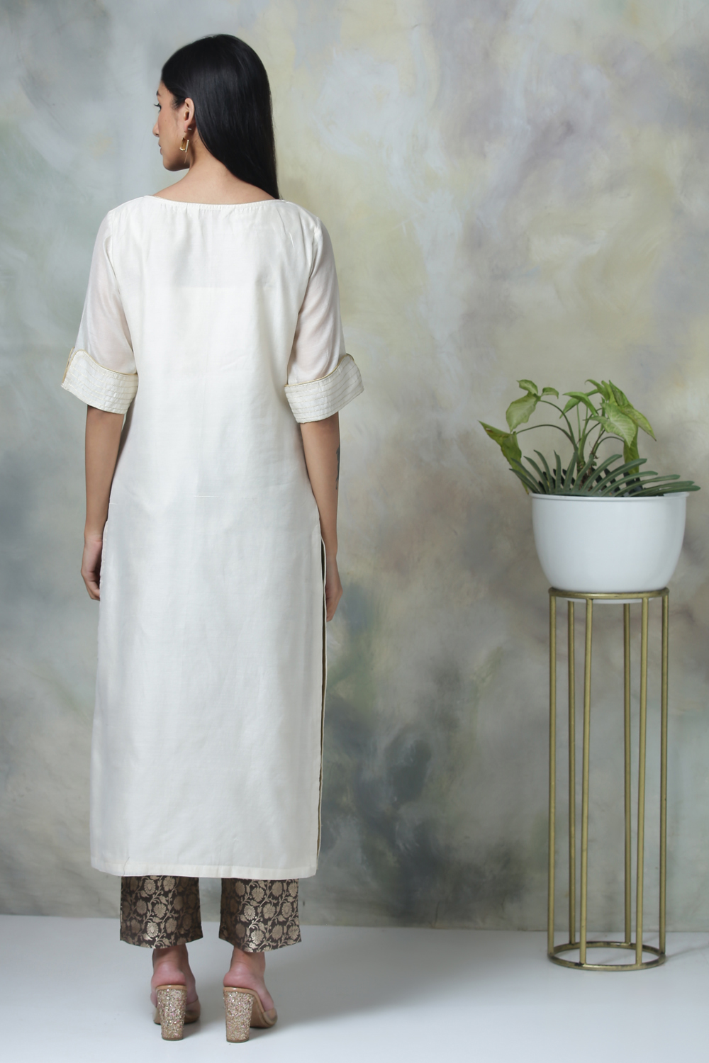 Off White Poly Metallic Cotton Yarndyed Kurta image number 5