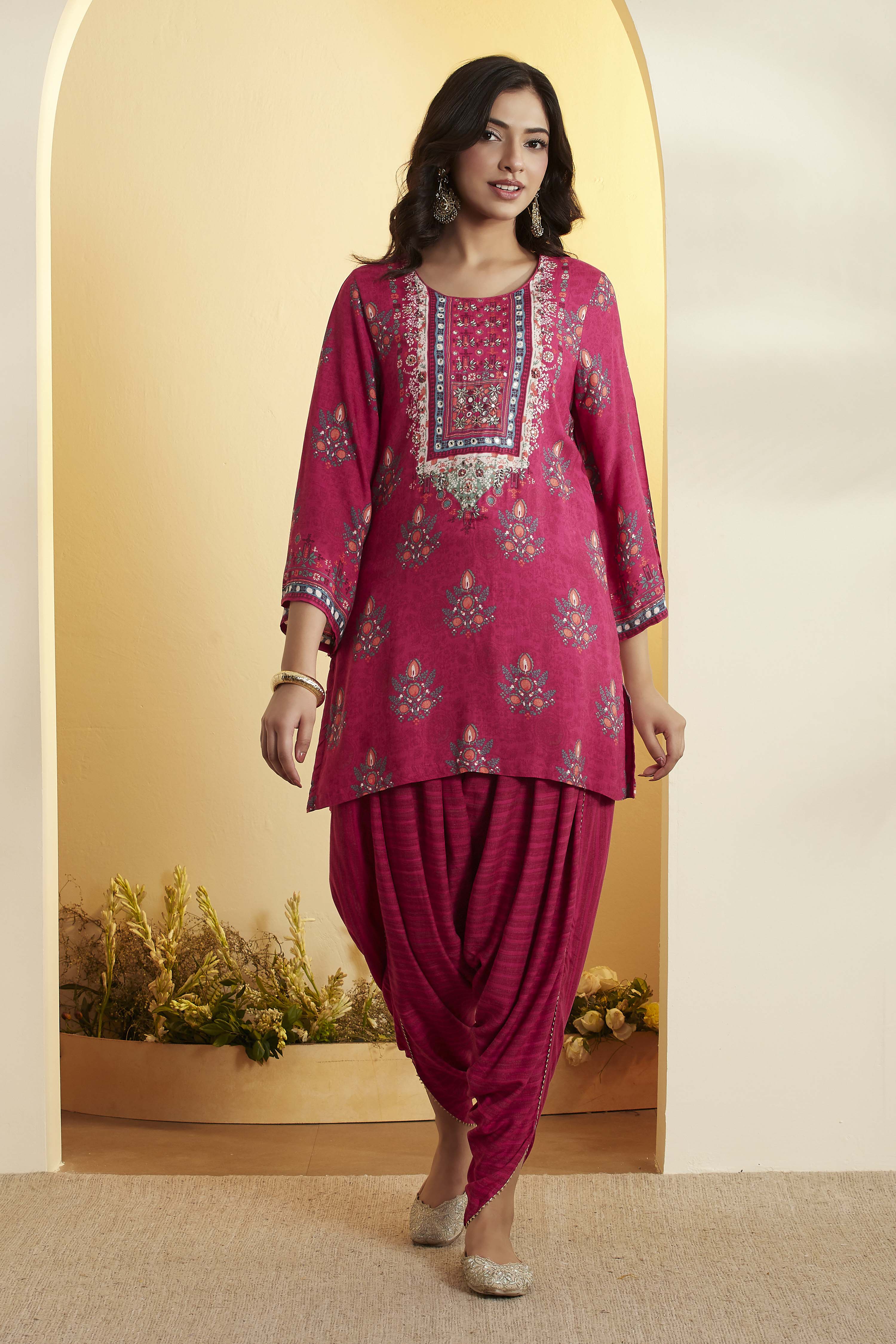 Green Viscose Rayon Straight Kurta Pants Set image number 0