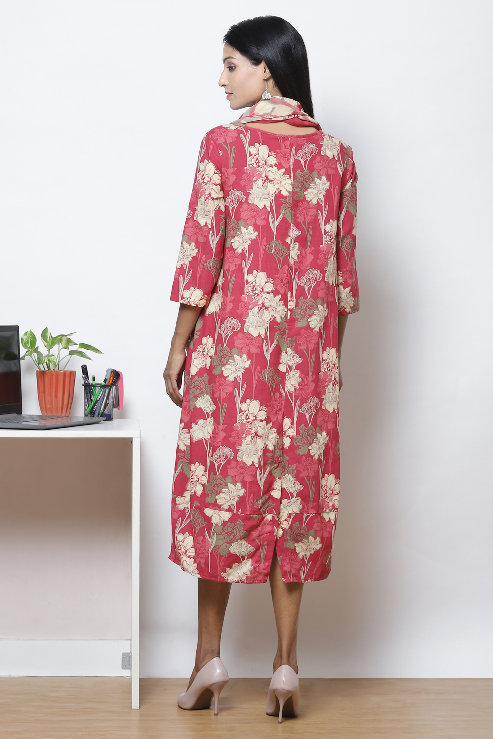 Lavender Straight Cotton Flax Printed Kurta image number 6