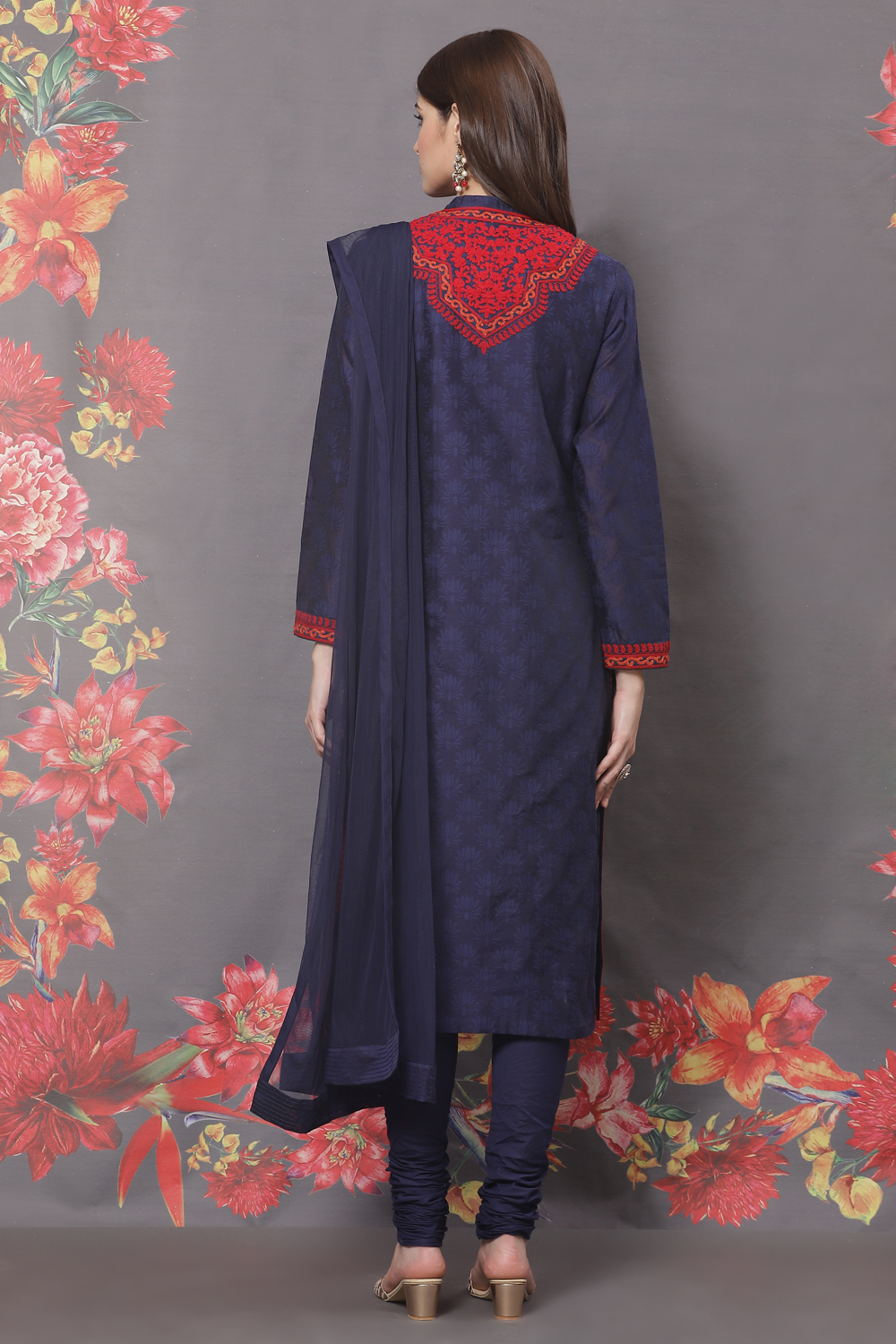 Blue Silk Straight Embroidered Suit Set image number 7