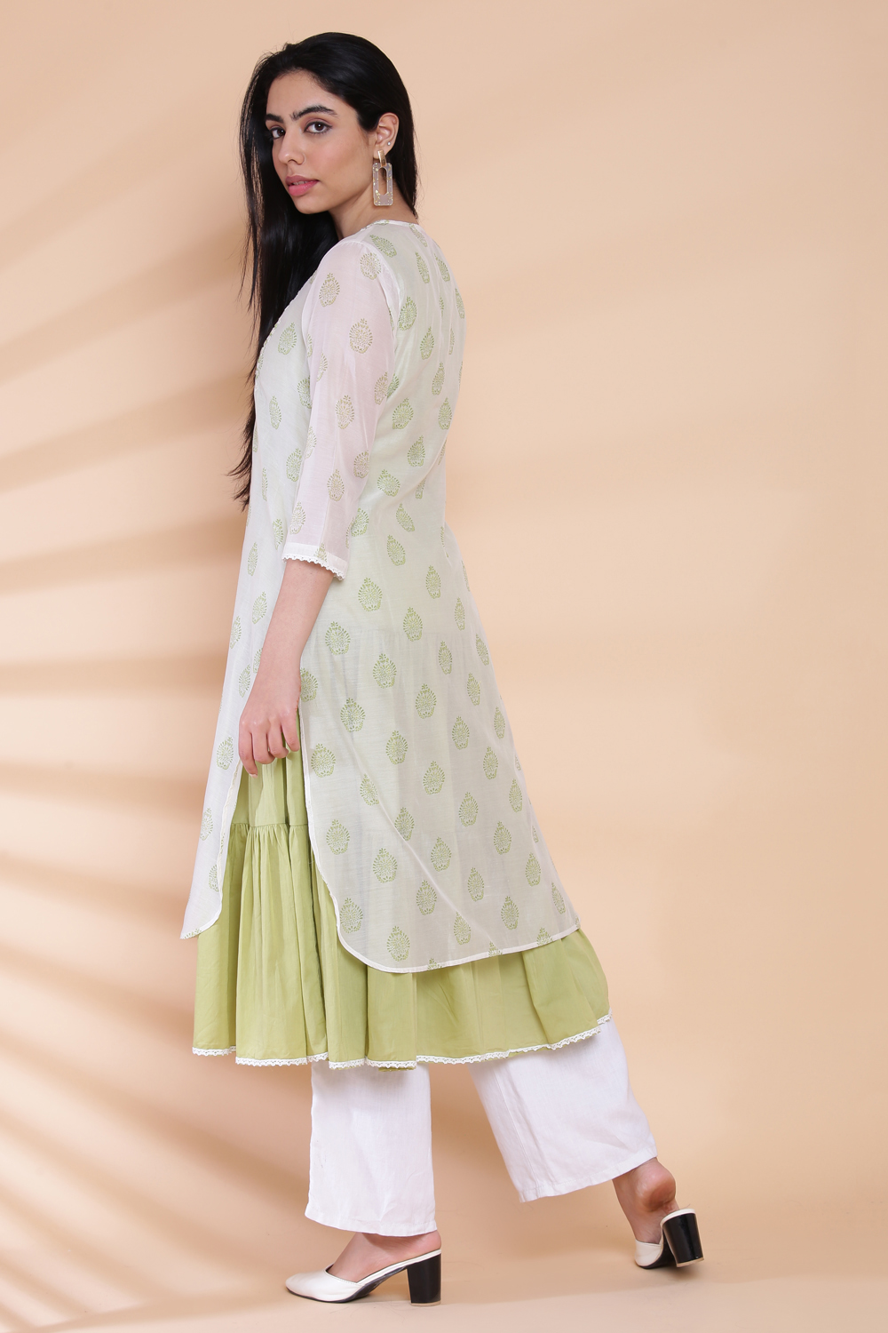 Off White And Green Chikankari Printed Kurta image number 7