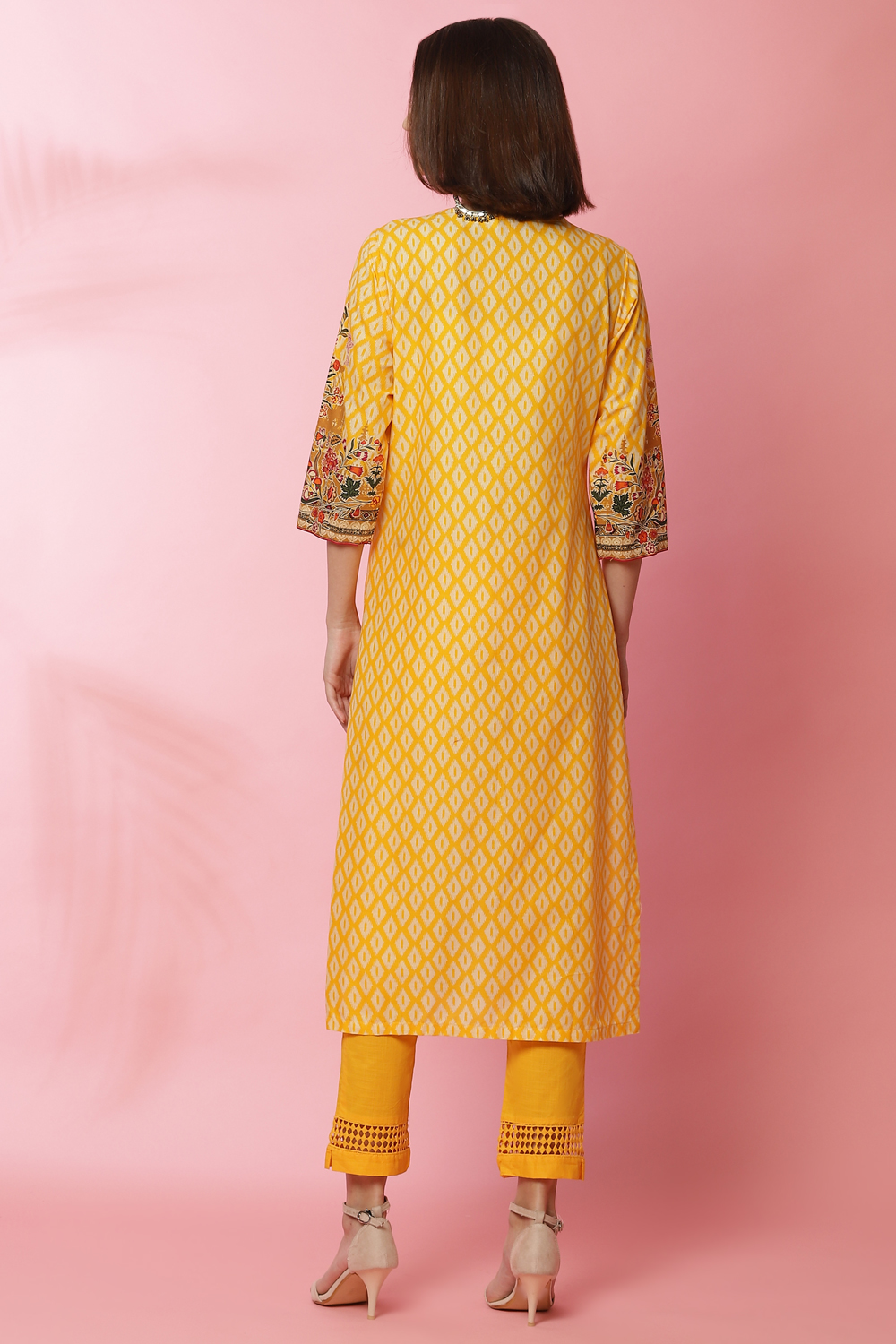 Yellow Cotton Straight Kurta Slim Pants Suit Set image number 5