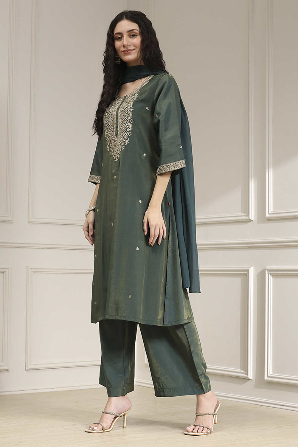 Green Viscose Rayon Straight Solid Suit Set image number 2