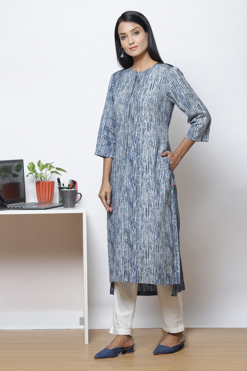 Indigo Straight LIVA Flax Printed Kurta image number 3