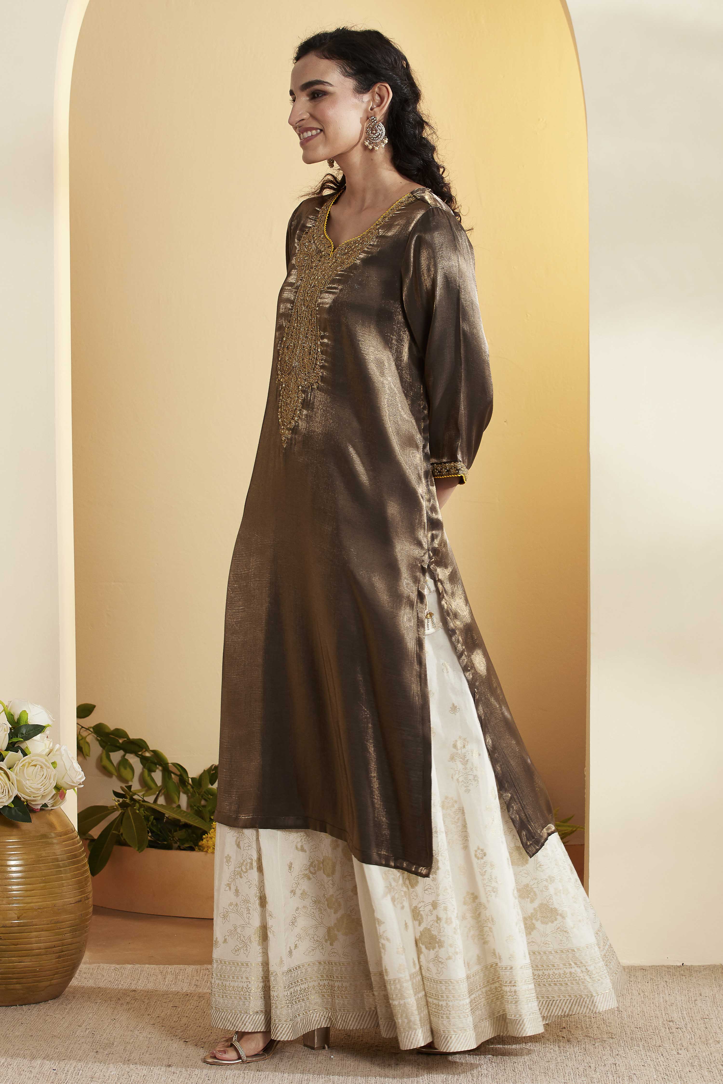 Black Metallic Viscose Poly Yarndyed Straight Kurta image number 2