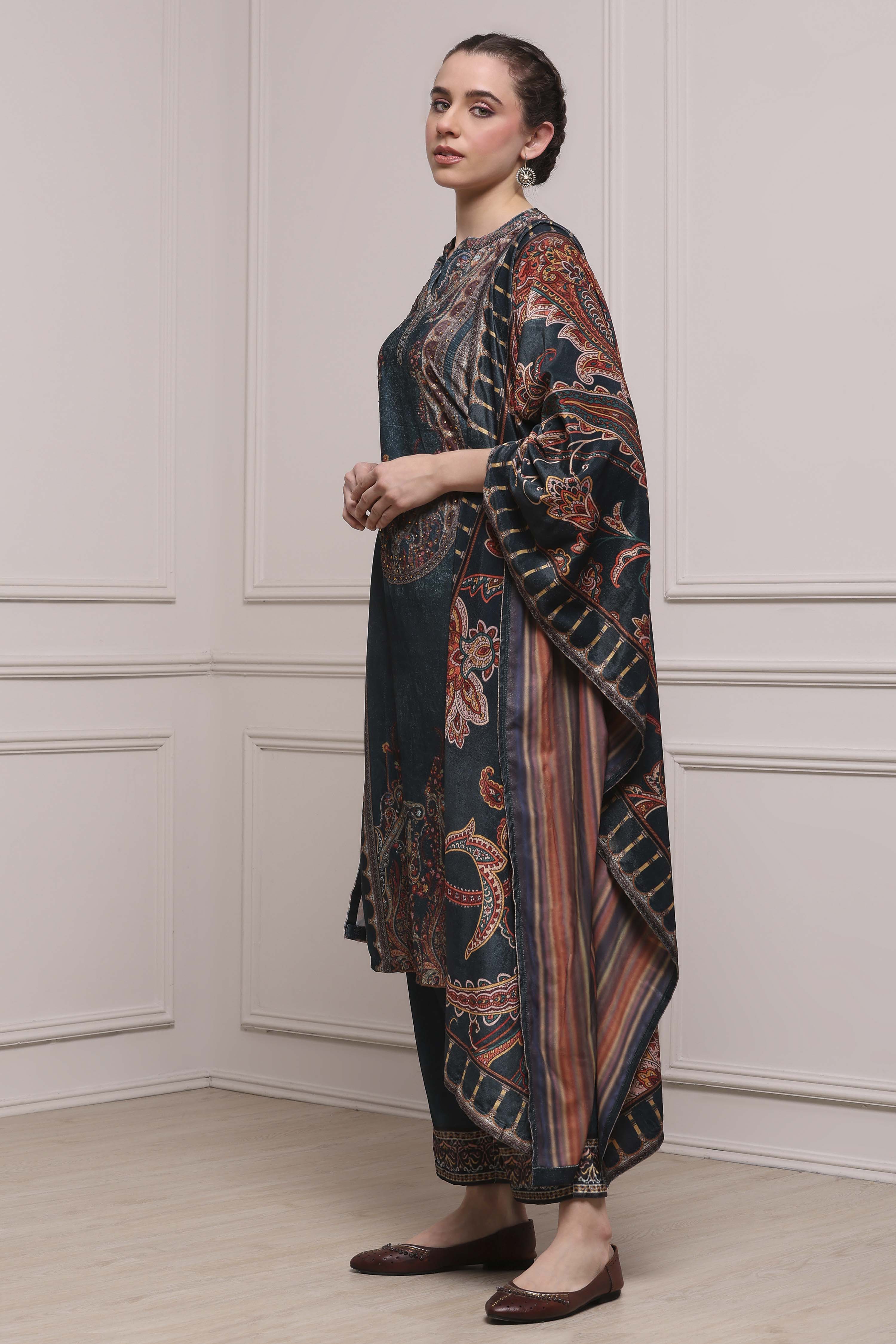 Bottle Green Velvet Printed Straight Winter Suit Set image number 3