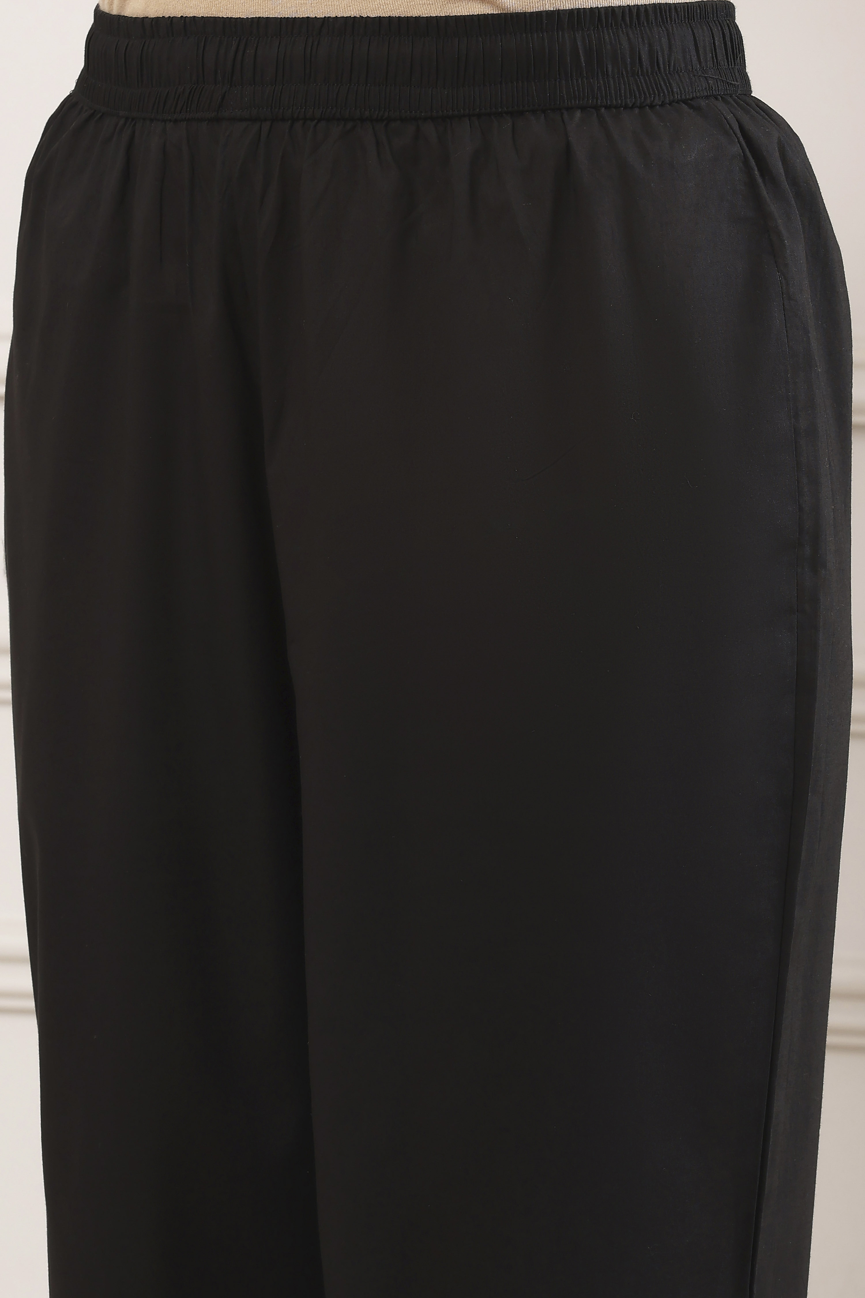 Black Cotton Printed Straight Suit Set image number 2
