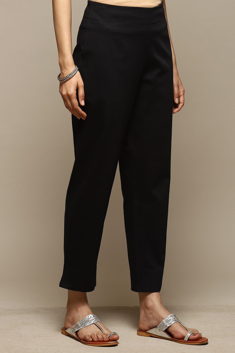 Black Cotton Relaxed Pant image number 3