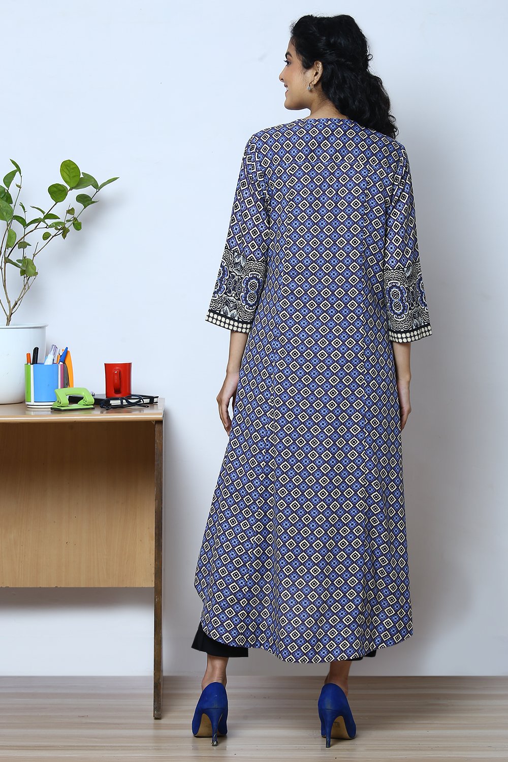 Blue Cotton Flax Straight Printed Kurta image number 4