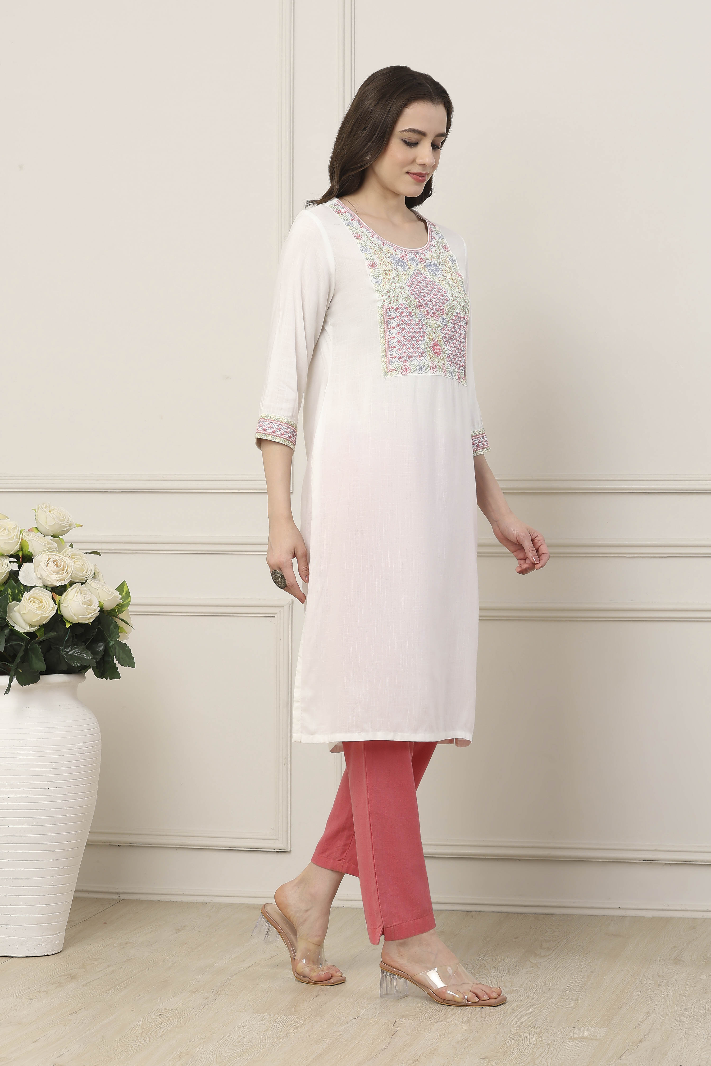 White Embroidered Yoke Design Straight Kurta image number 4