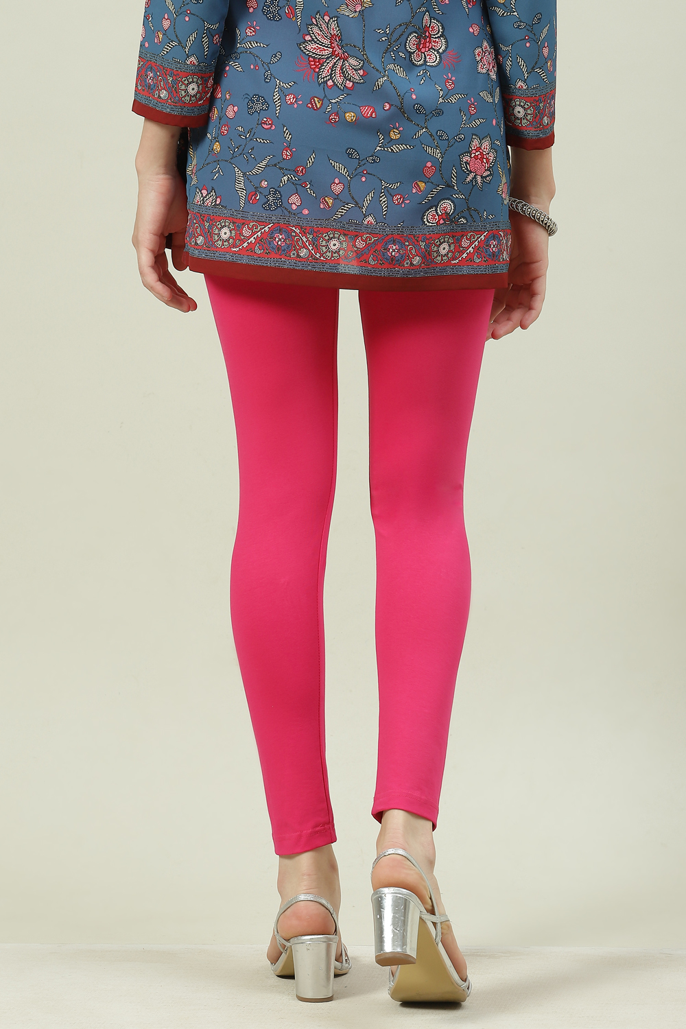 Black Cotton Blend Solid Leggings image number 4