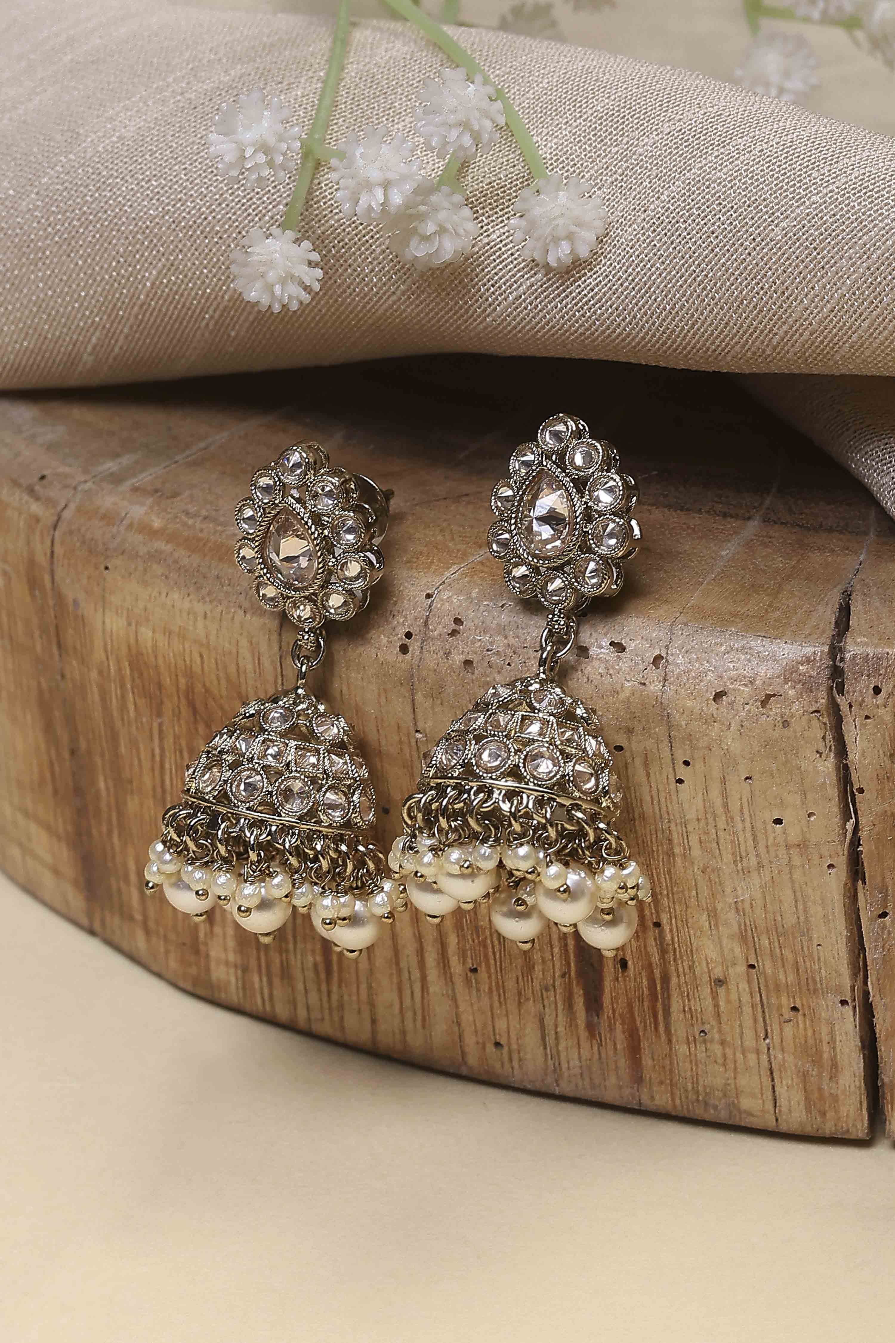 White Pearl Earrings image number 0