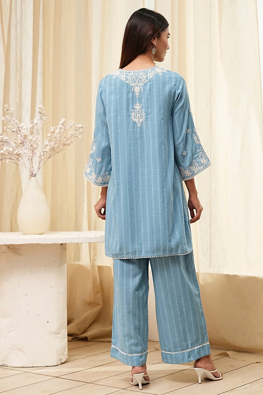 Blue Cotton Embroidered Straight Kurta Set image number 4