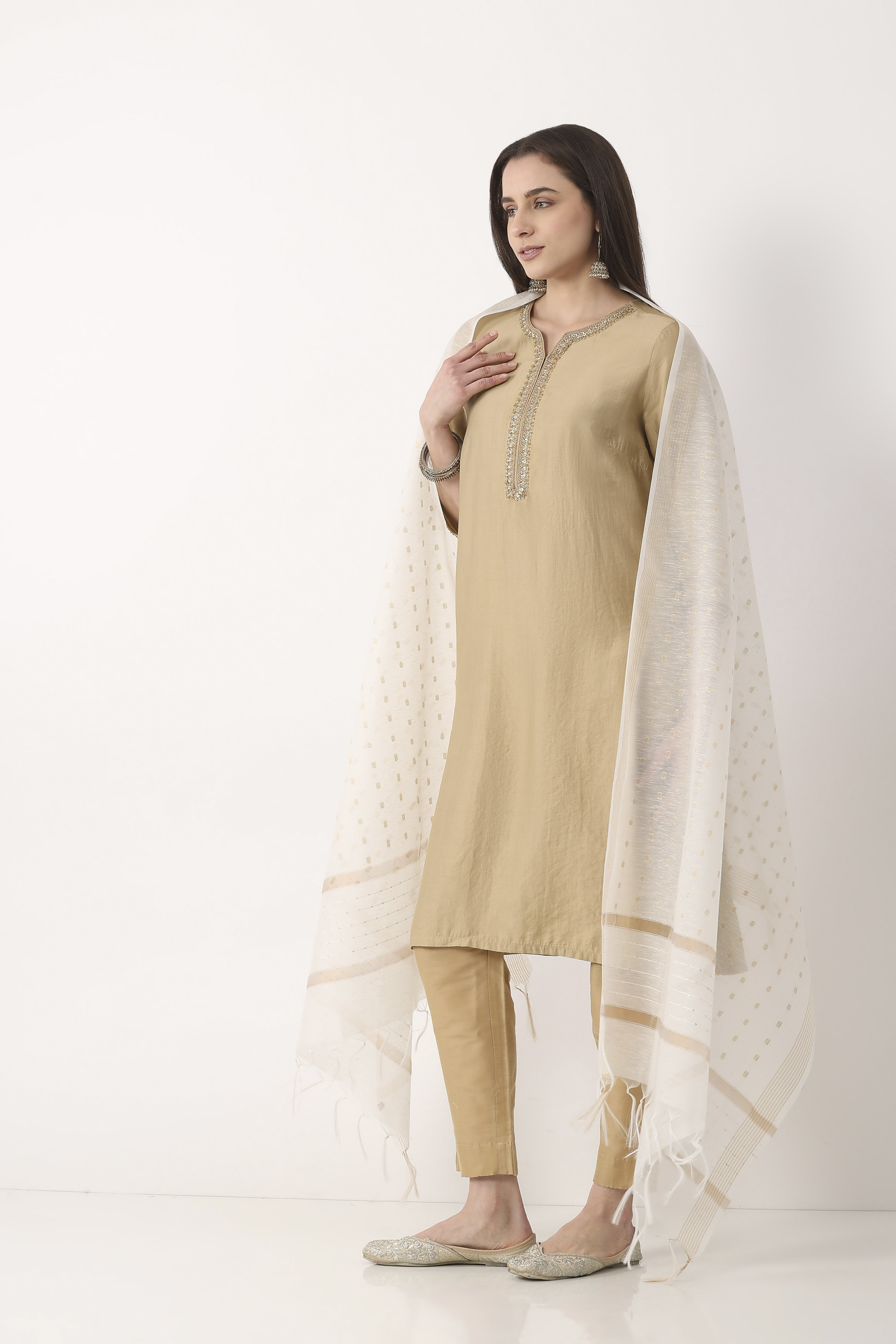 White Striped Tasseled Dupatta image number 3
