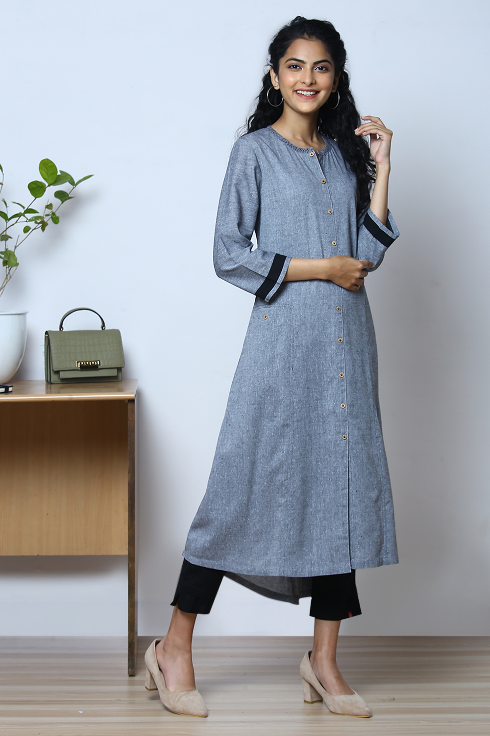 Grey Cotton A-Line Yarndyed Kurta image number 2