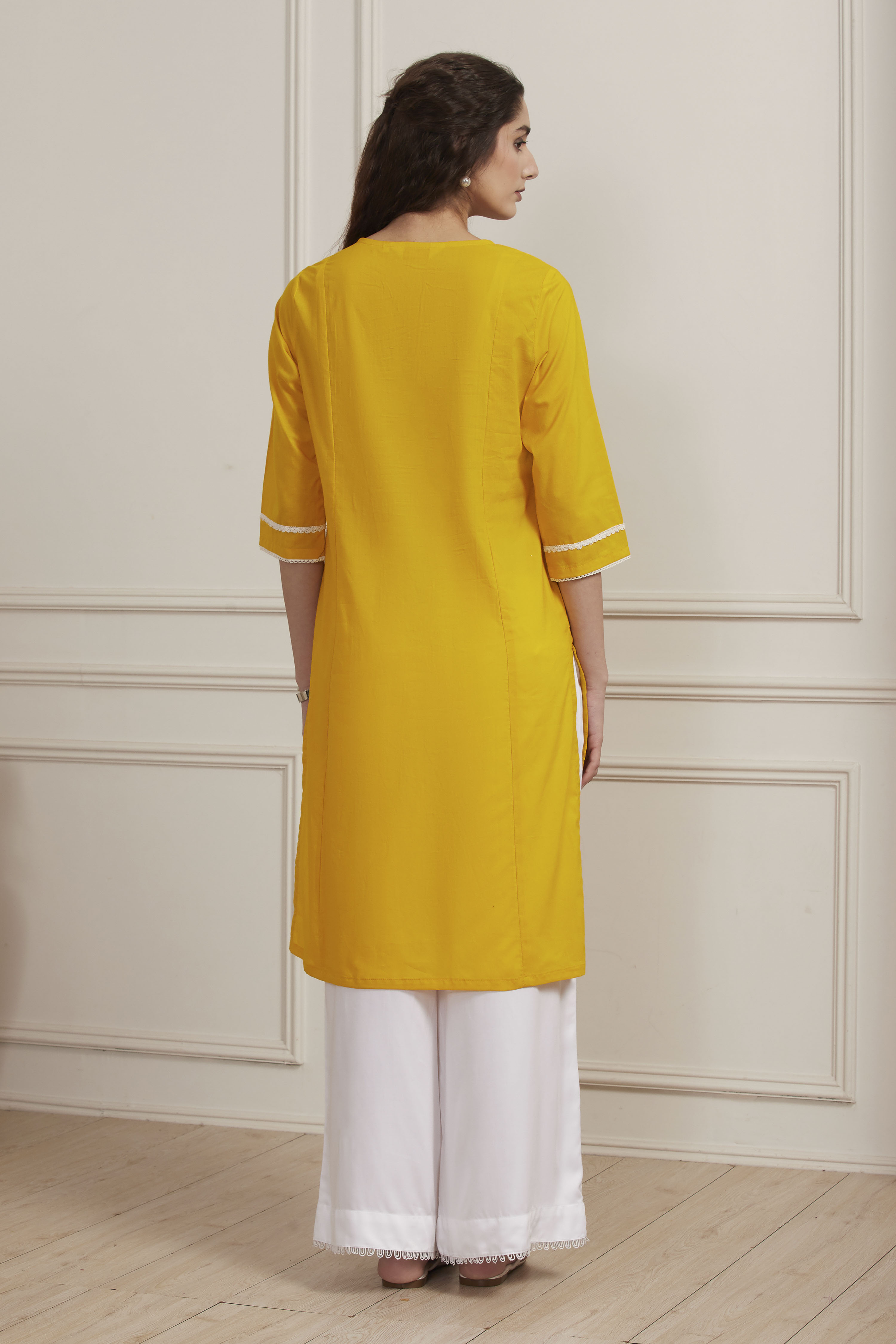 Yellow Cotton Solid Straight Kurta image number 3