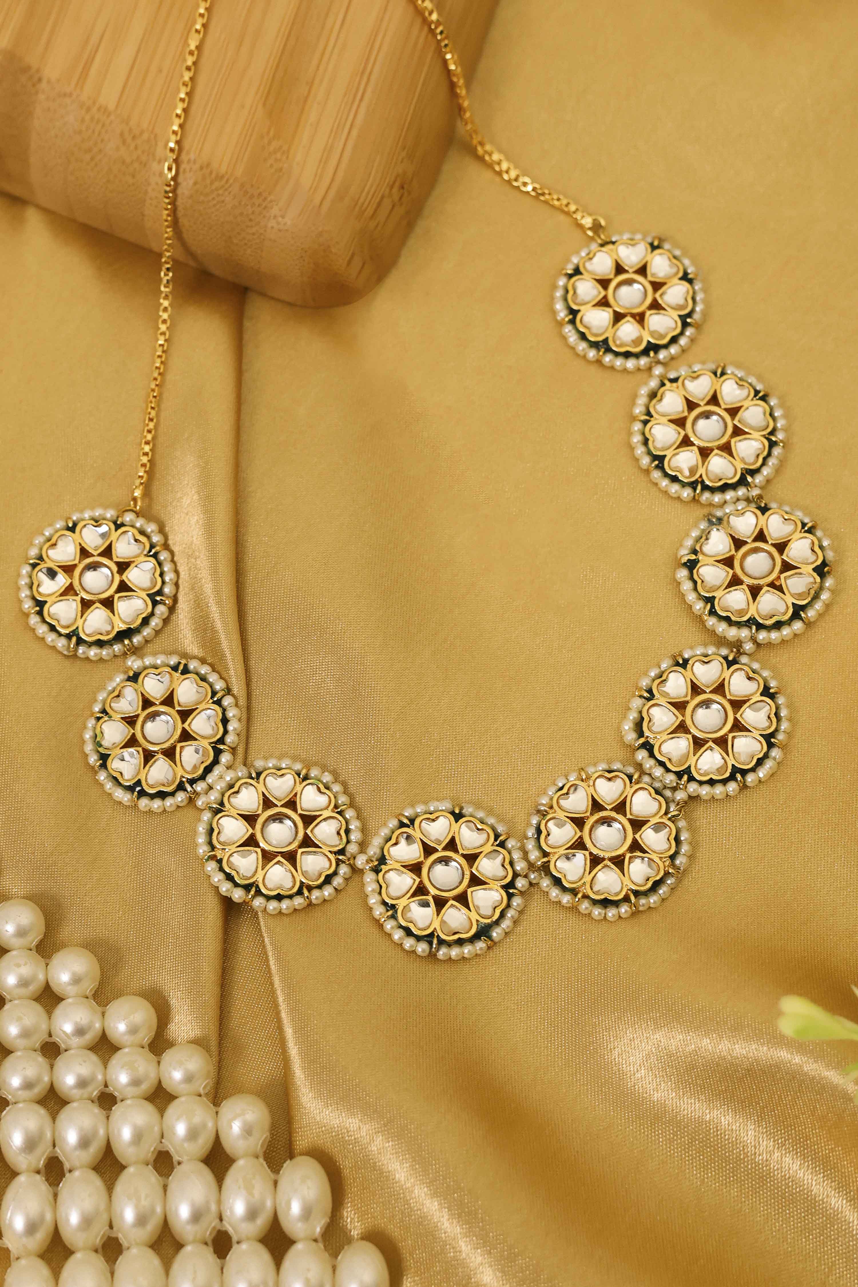 Gold Brass Kundan Necklace image number 4