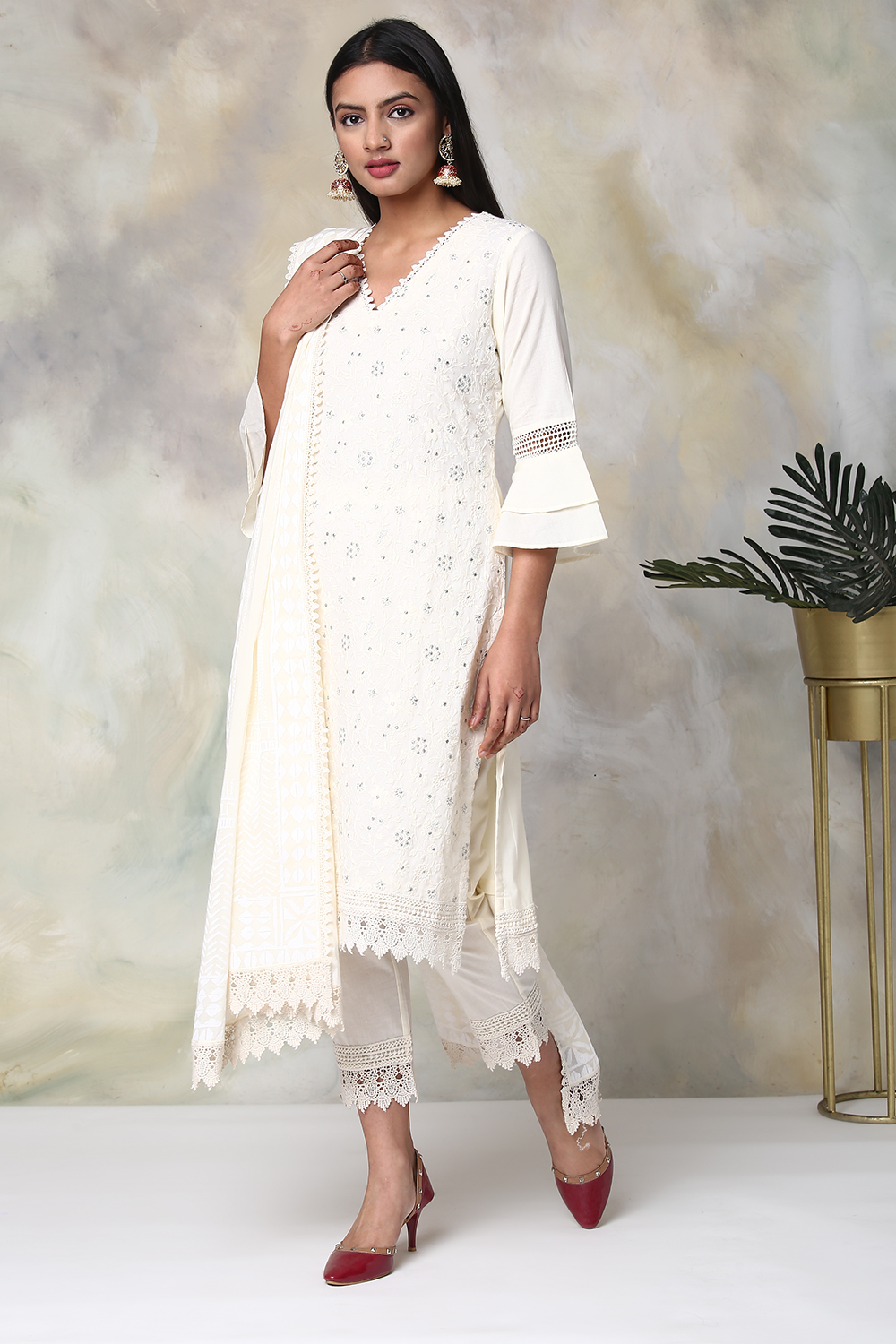 Off White Cotton Straight Kurta Slim Pant Suit Set image number 0