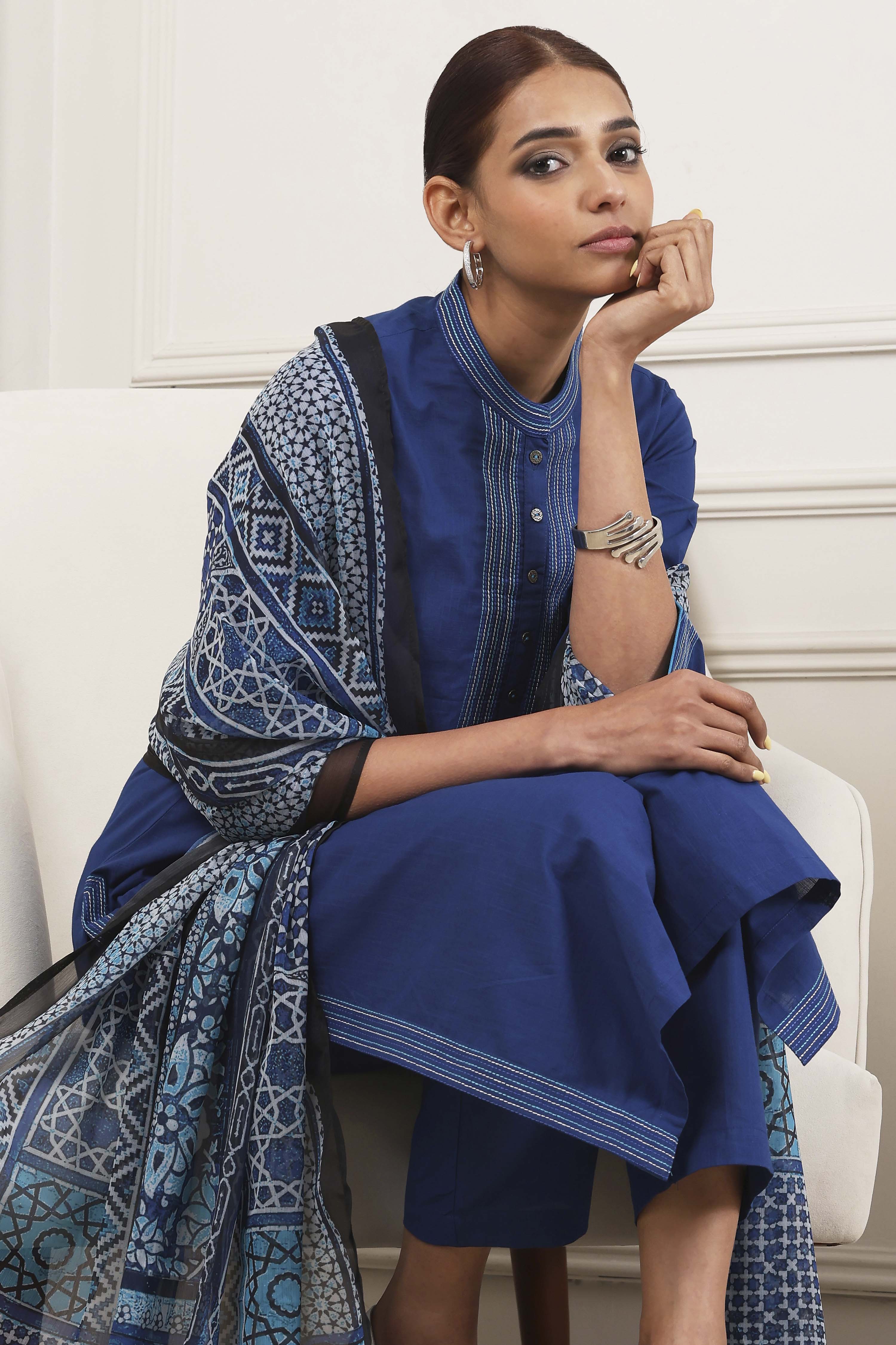 Indigo Cotton Solid Straight Suit Set image number 7