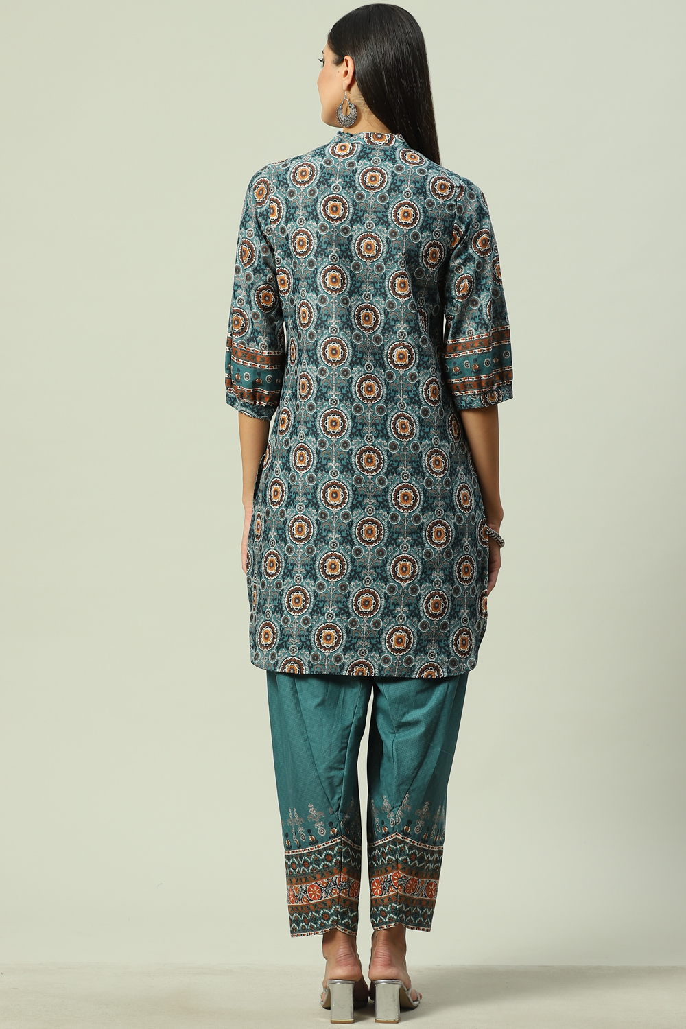 Sage Green Cotton Straight Kurta Salwar Pant Suit Set image number 4