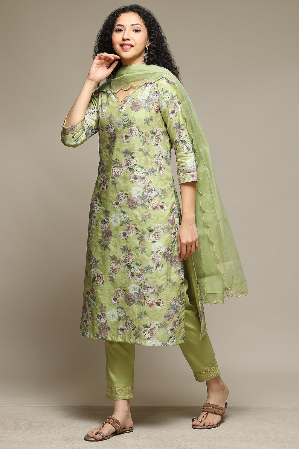 Green Cotton Blend Straight Kurta Pant Suit Set image number 5