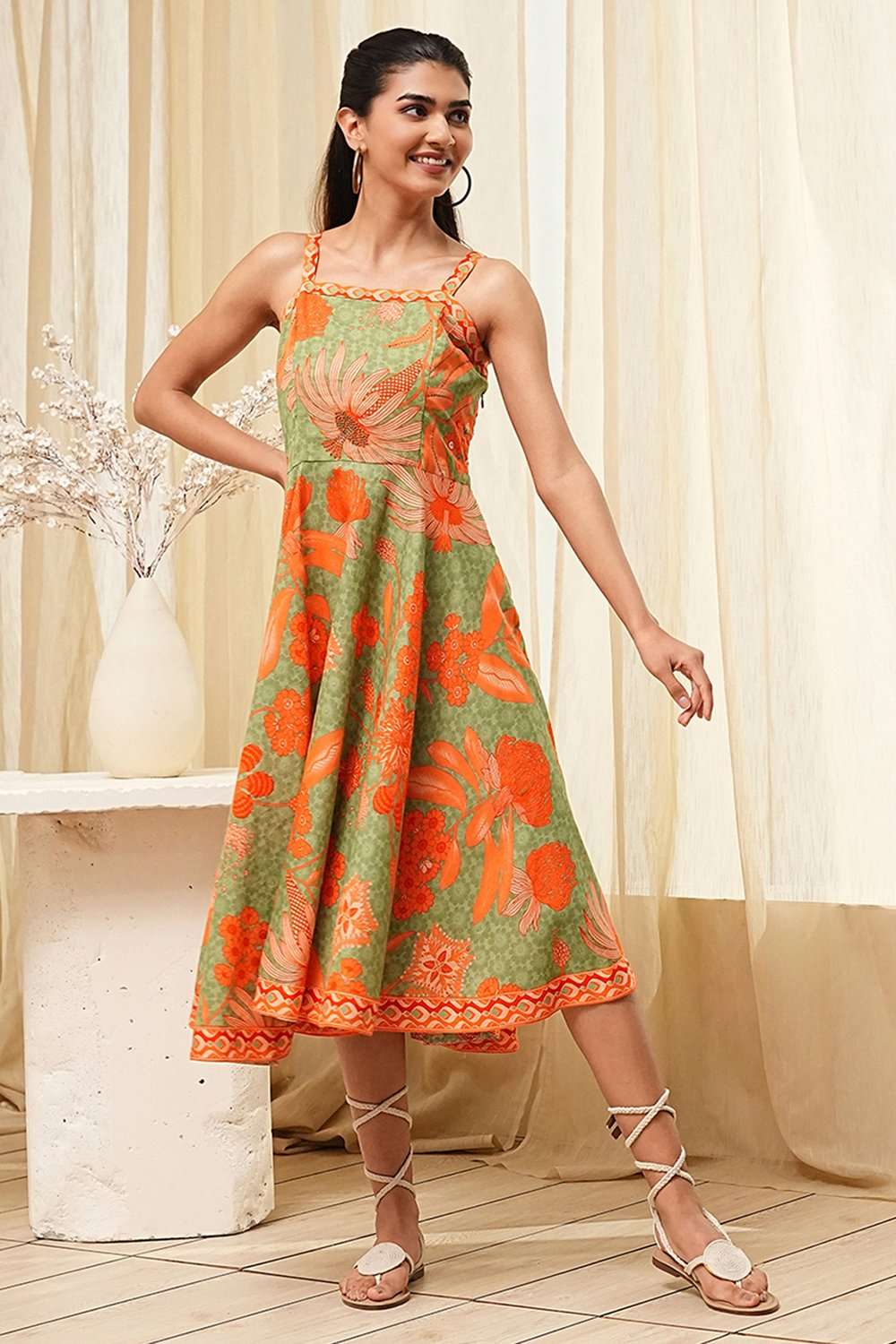 Green Cotton Blend Floral Printed Flared Dress image number 5