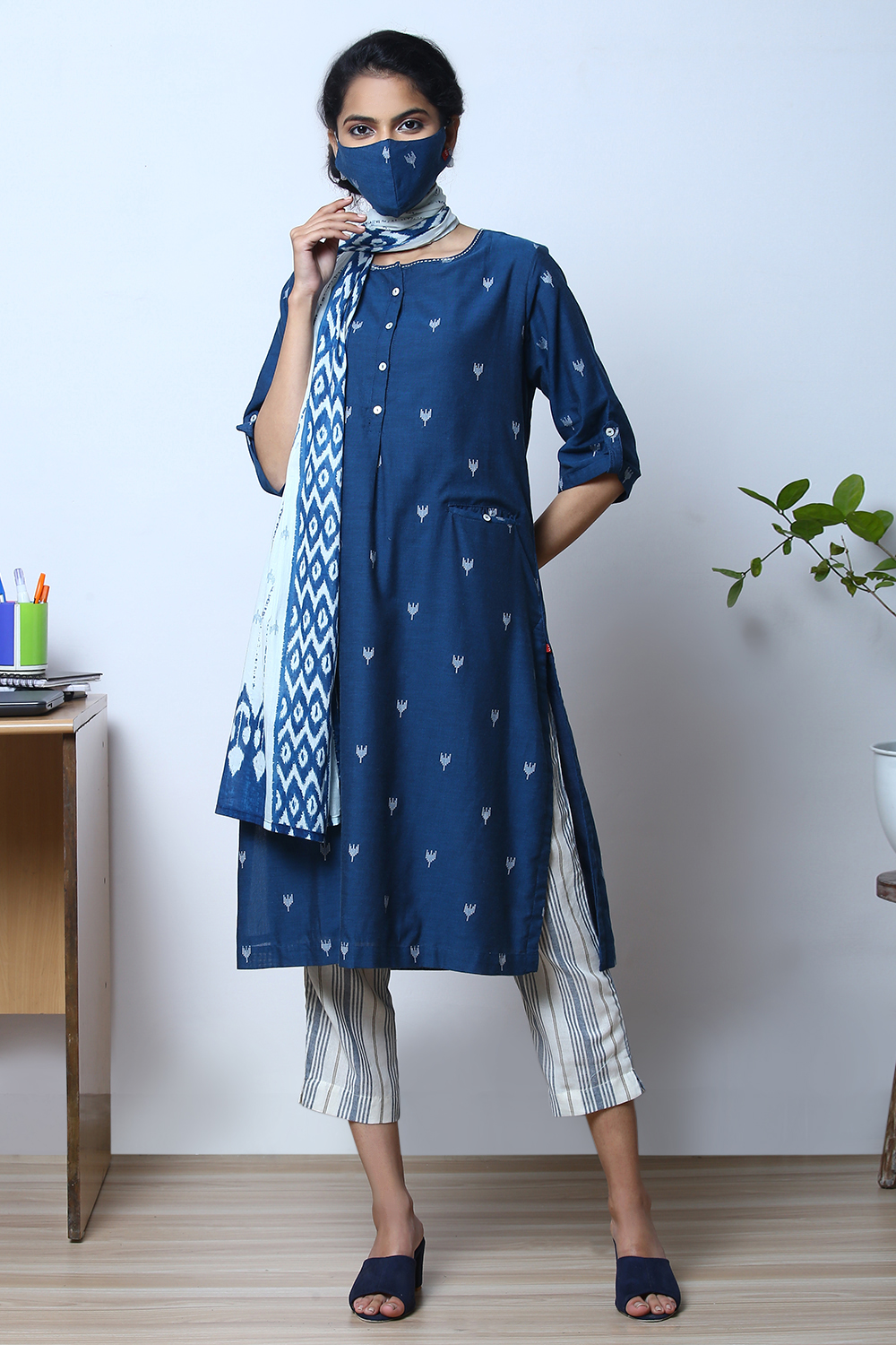 Navy Blue Cotton Straight Kurta Slim Pant Suit Set image number 4