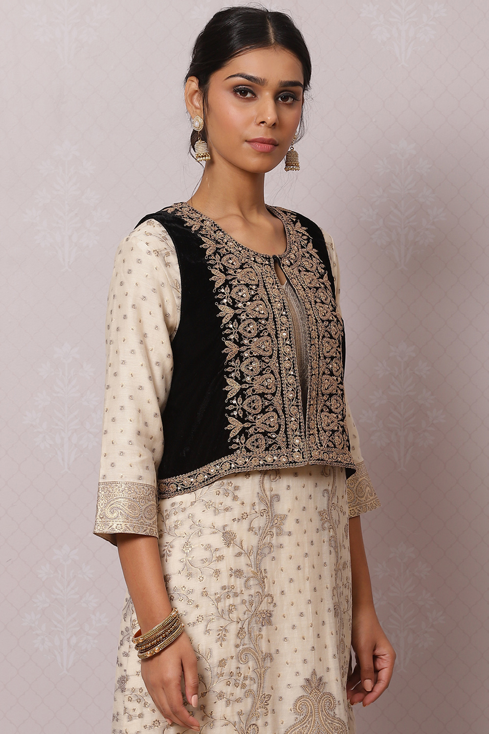 Black Art Silk Embroidered Embroidered Vest Jacket image number 3